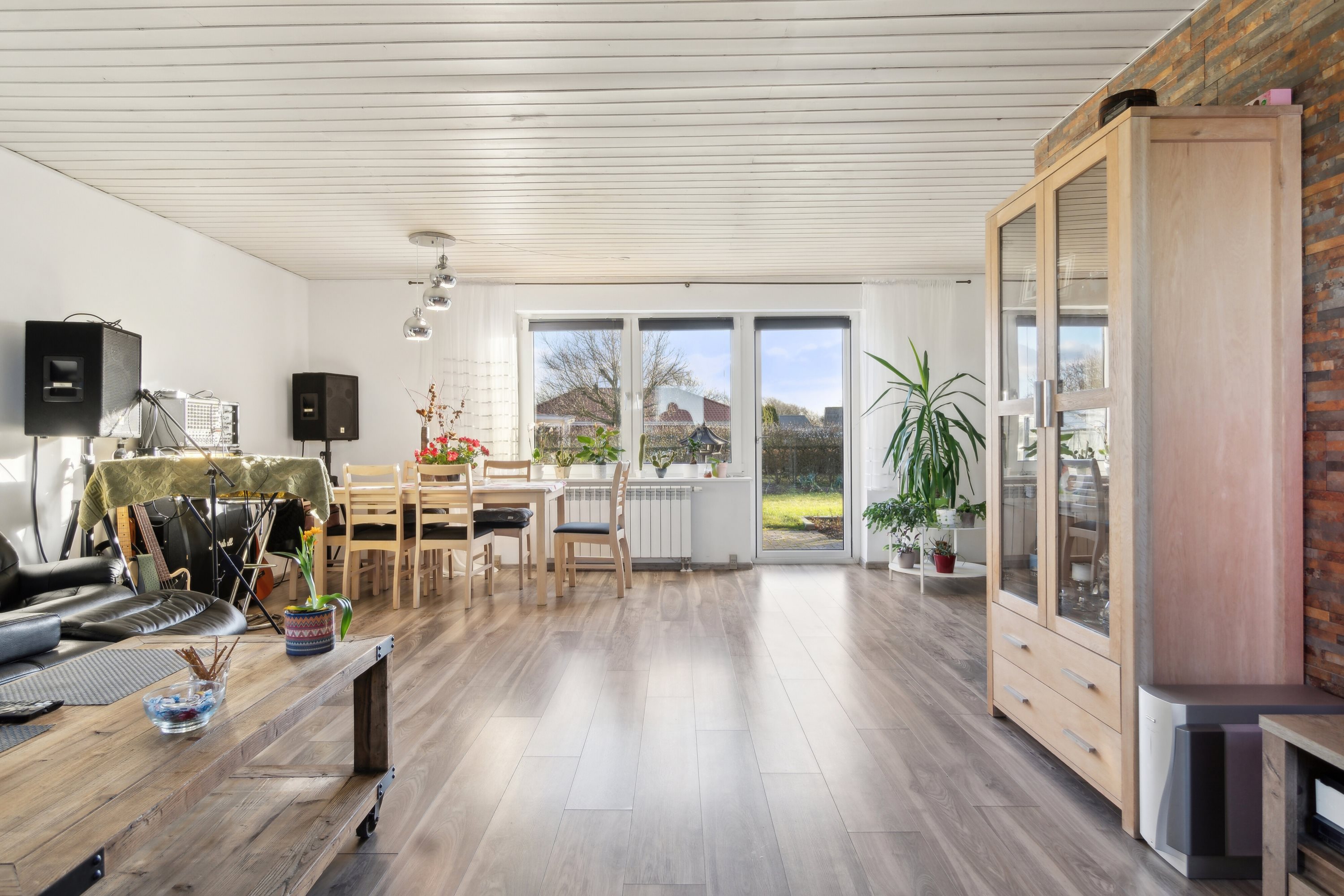 Fremhævet stue billede i fuldskærmstilstand. Billede af Lærkevænget 1, Thorsted, 7700 Thisted