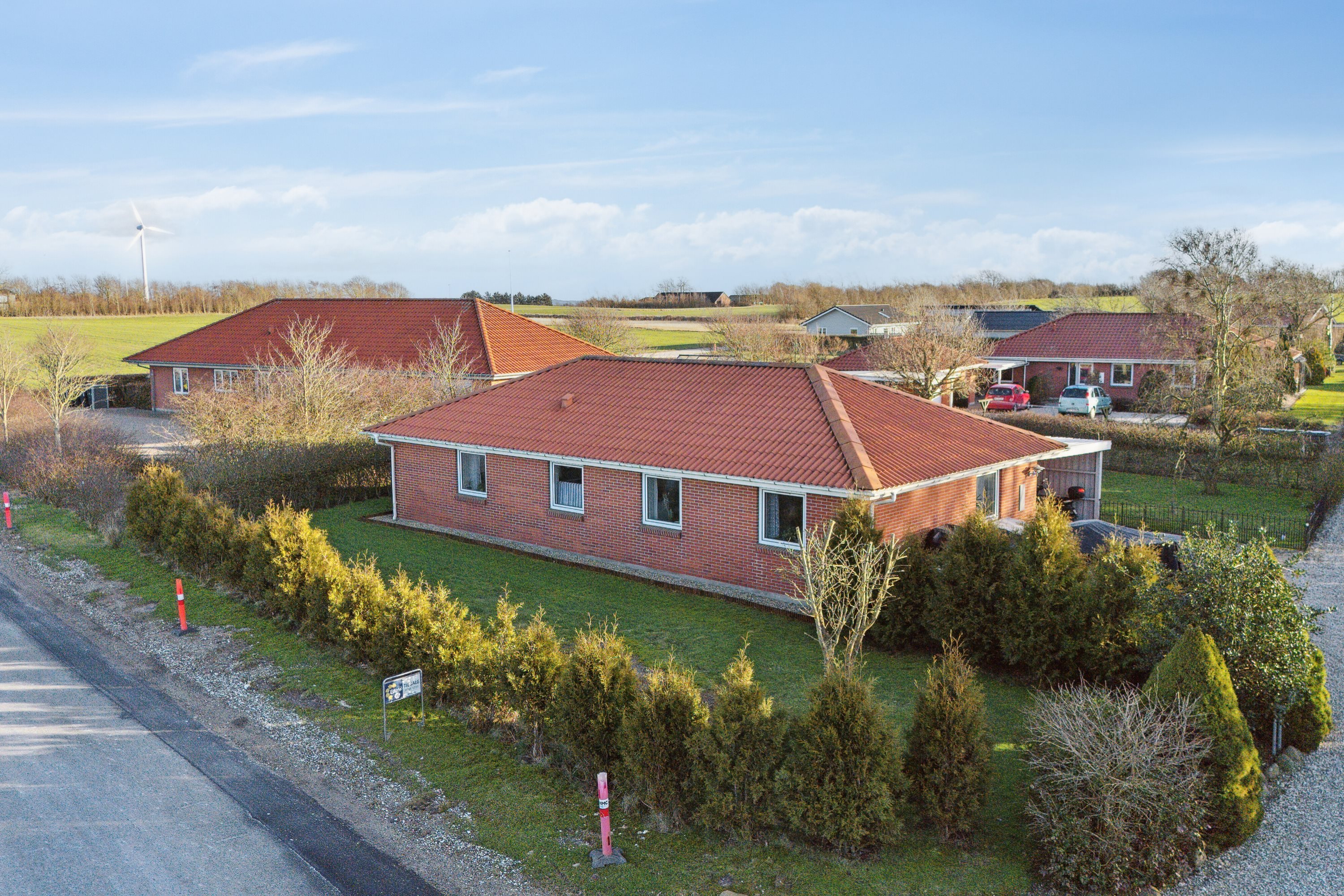 Fremhævet set fra vejen billede i fuldskærmstilstand. Billede af Lærkevænget 1, Thorsted, 7700 Thisted