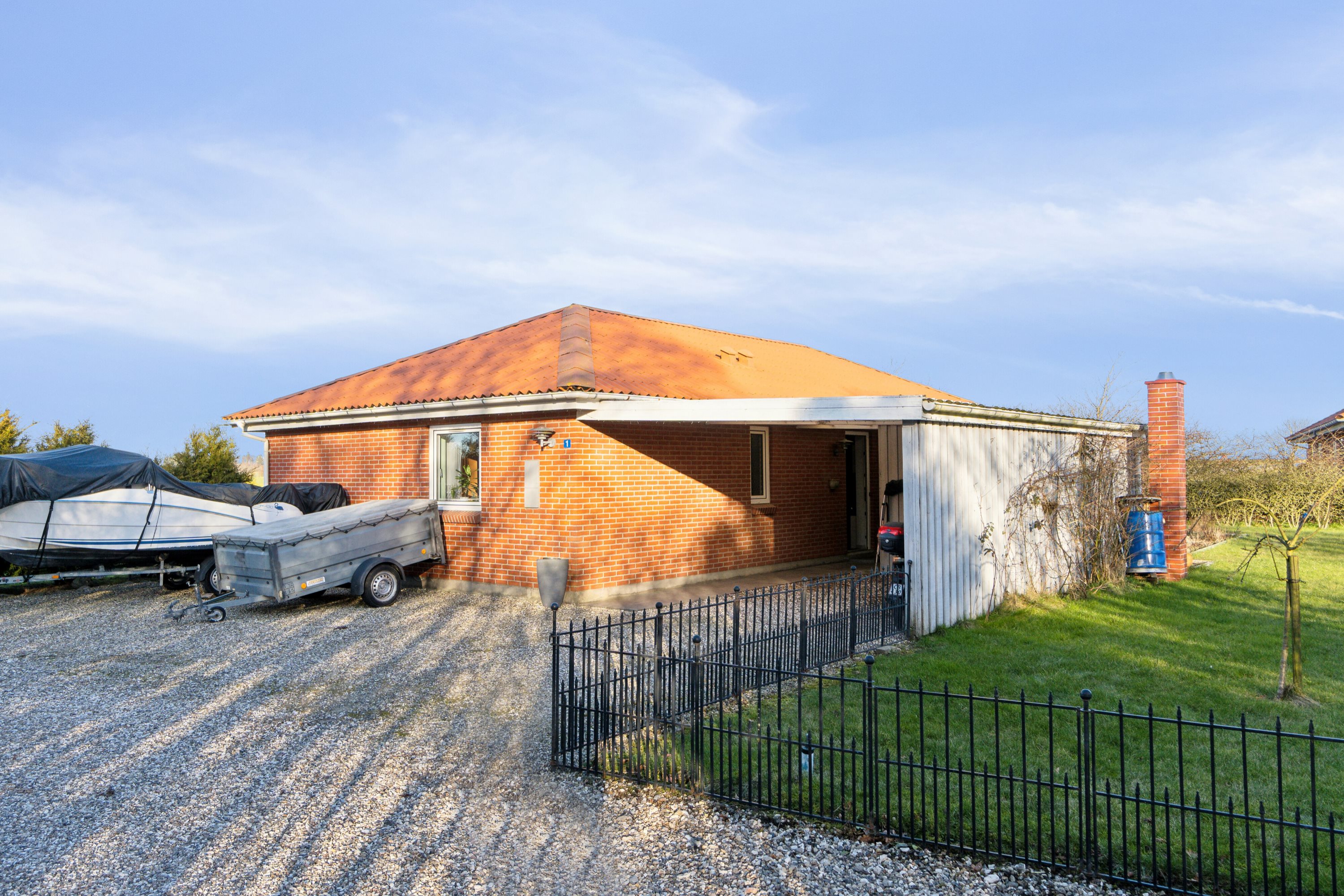 Fremhævet set fra haven billede i fuldskærmstilstand. Billede af Lærkevænget 1, Thorsted, 7700 Thisted