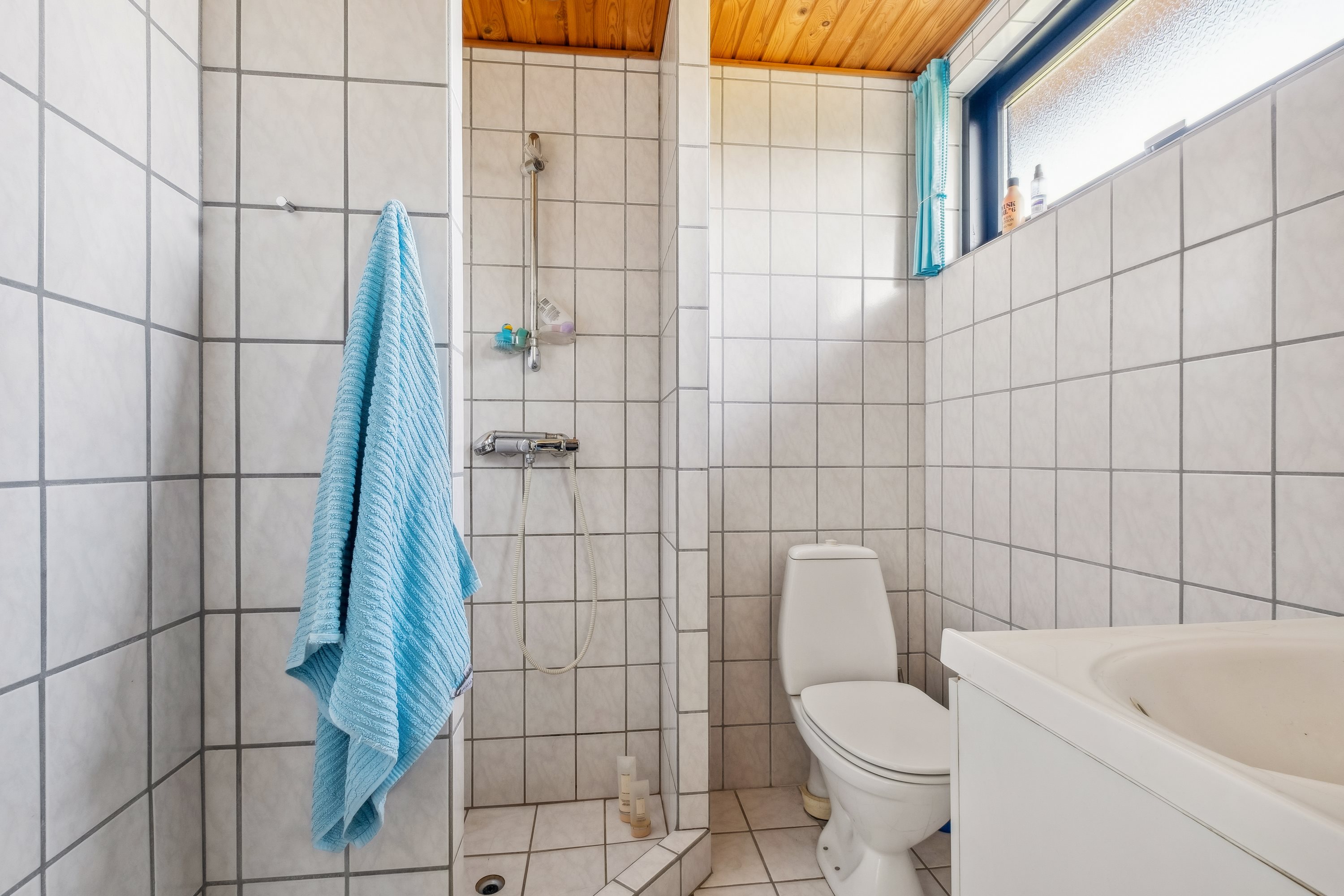 Fremhævet badeværelse billede i fuldskærmstilstand. Billede af Vestervænget 14, Tvingstrup, 8700 Horsens