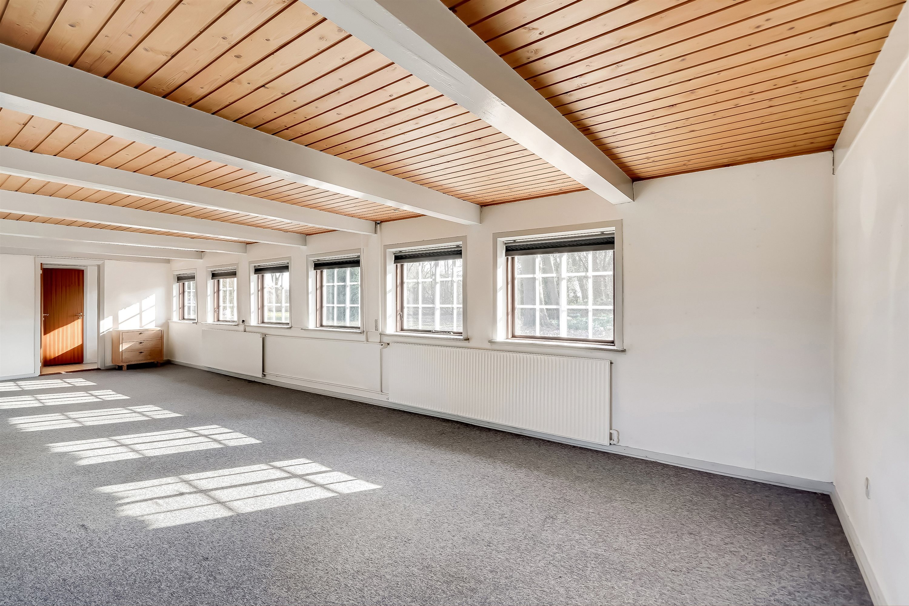 Fremhævet stue billede i fuldskærmstilstand. Billede af Sadderupvej 12, 6705 Esbjerg Ø