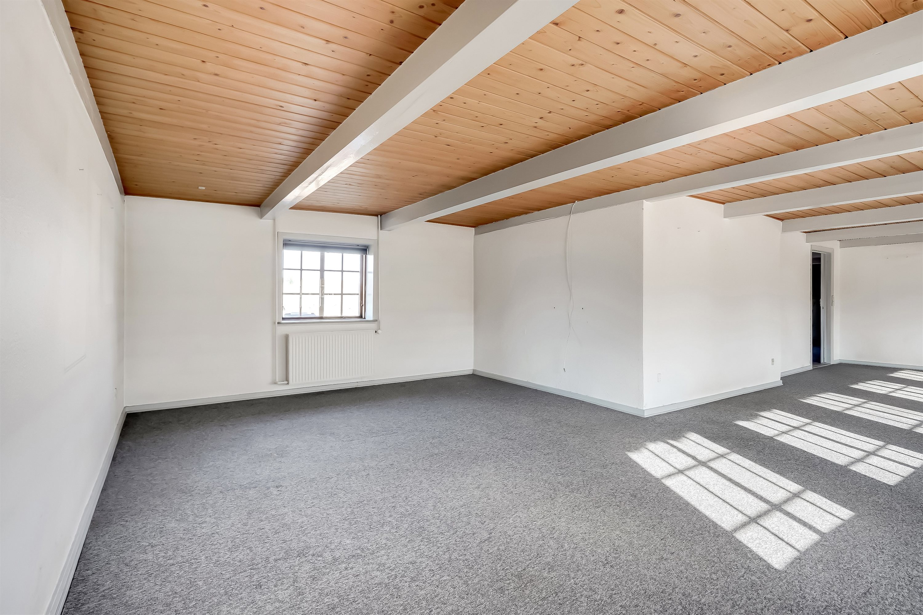 Fremhævet stue billede i fuldskærmstilstand. Billede af Sadderupvej 12, 6705 Esbjerg Ø