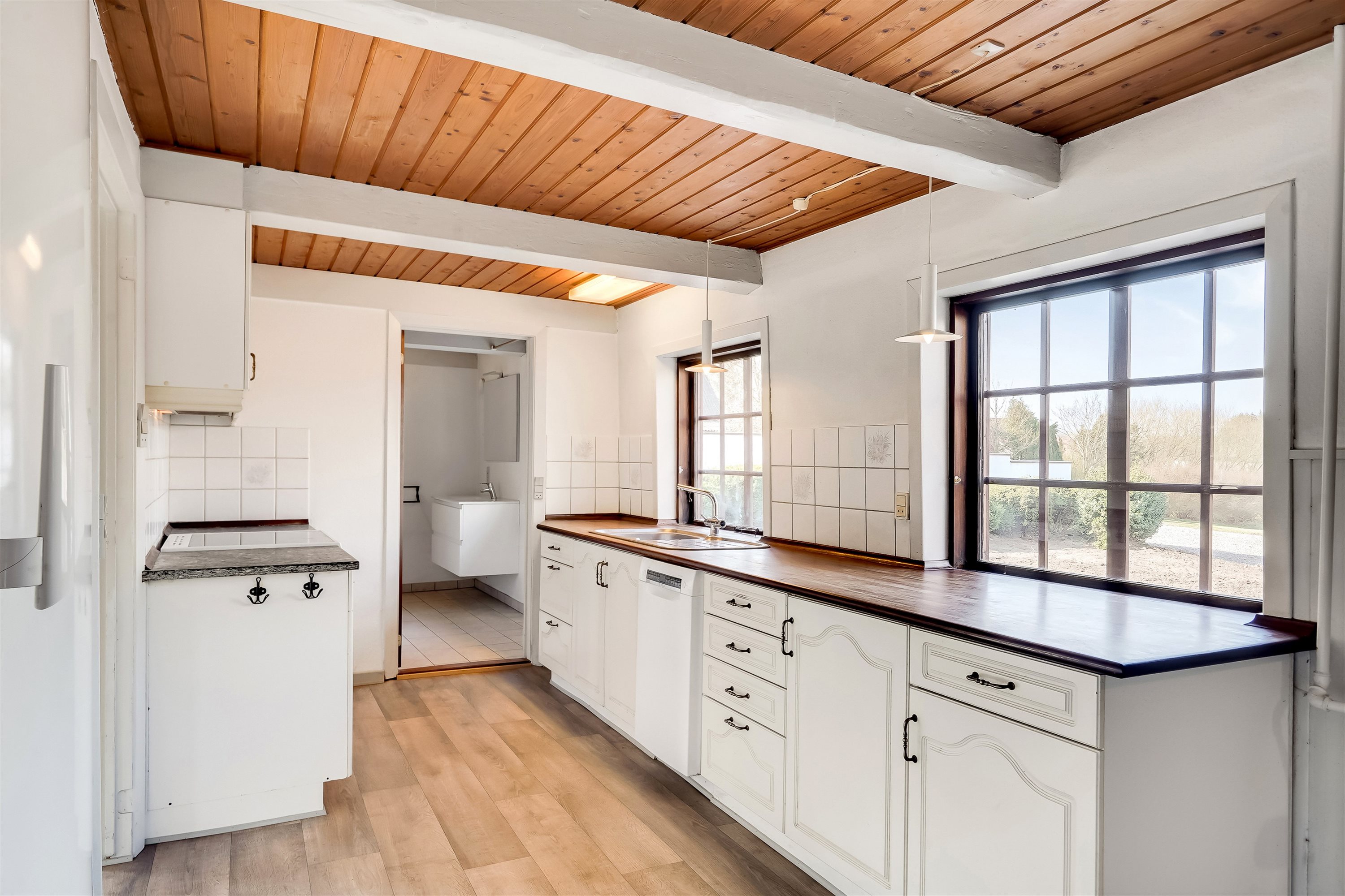 Fremhævet køkken billede i fuldskærmstilstand. Billede af Sadderupvej 12, 6705 Esbjerg Ø