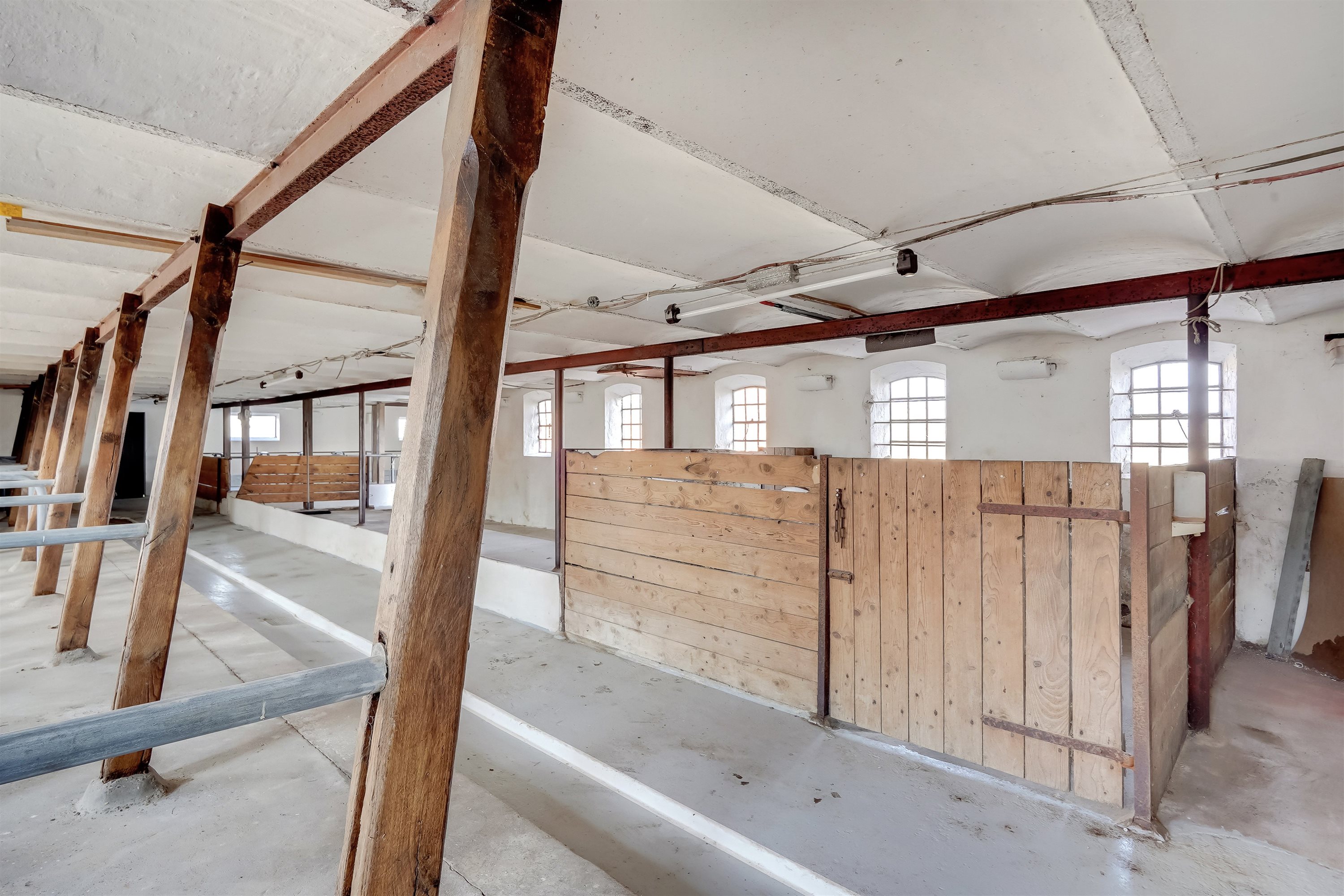 Fremhævet stald billede i fuldskærmstilstand. Billede af Sadderupvej 12, 6705 Esbjerg Ø