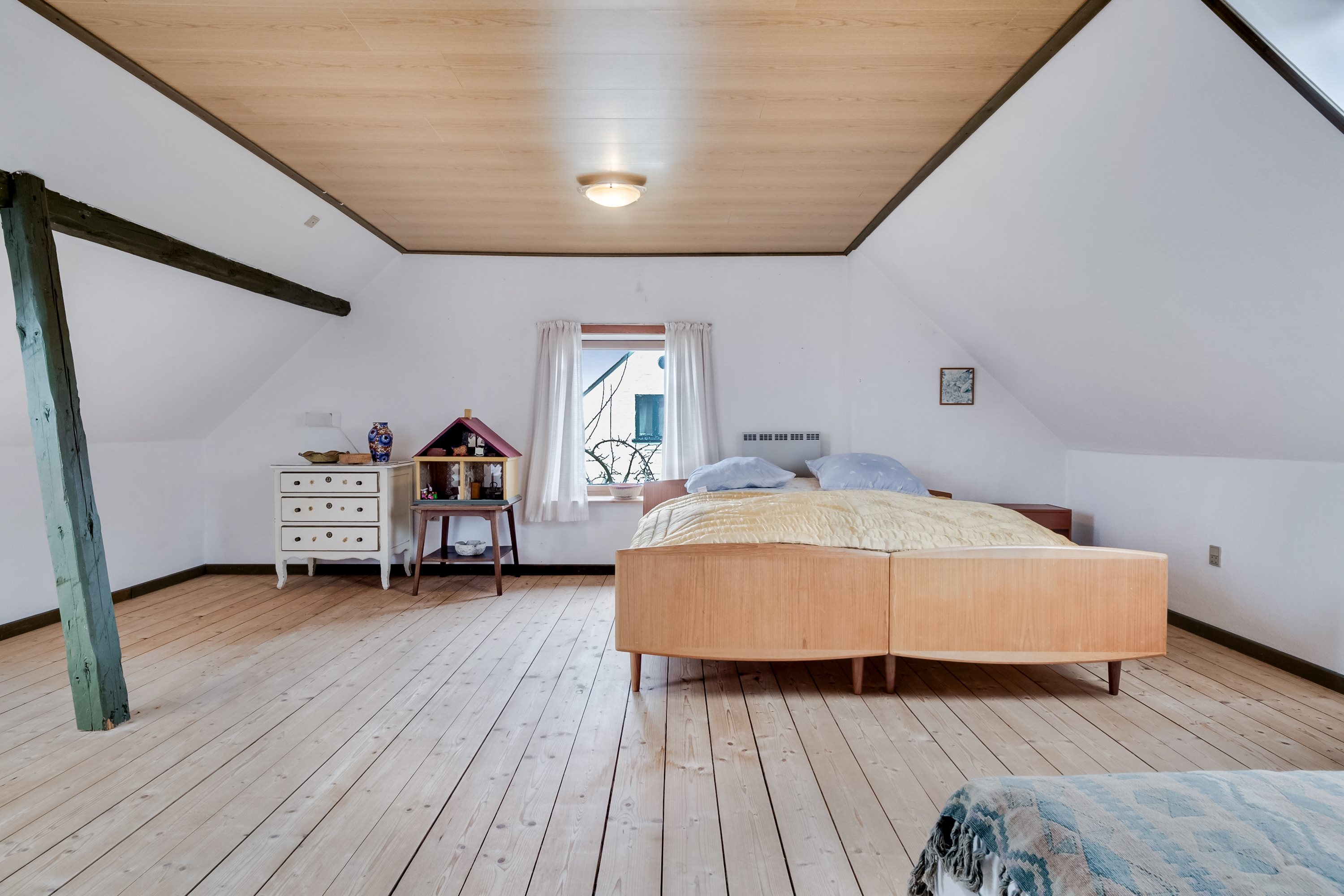 Fremhævet soveværelse billede i fuldskærmstilstand. Billede af Kongeballevej 13, 5970 Ærøskøbing