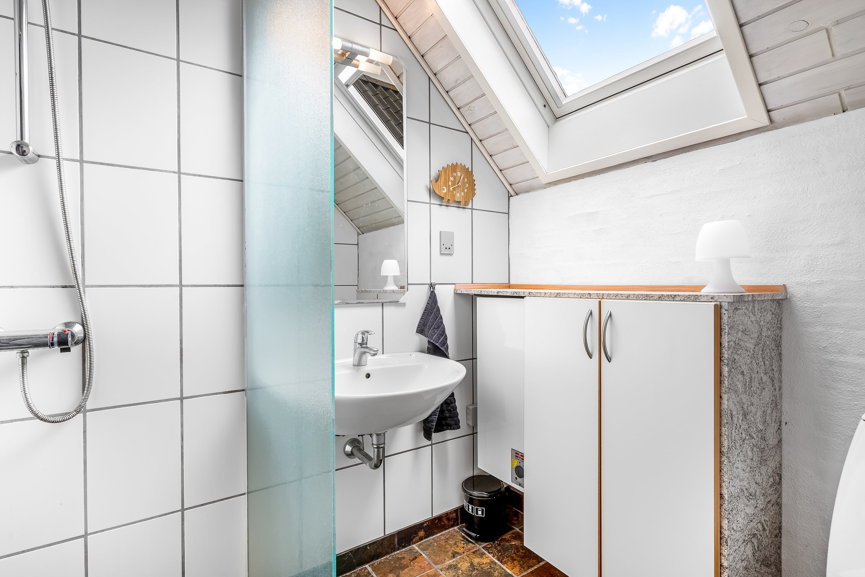 Fremhævet badeværelse billede i fuldskærmstilstand. Billede af Hjelmevej 5, Søndervig, 6950 Ringkøbing