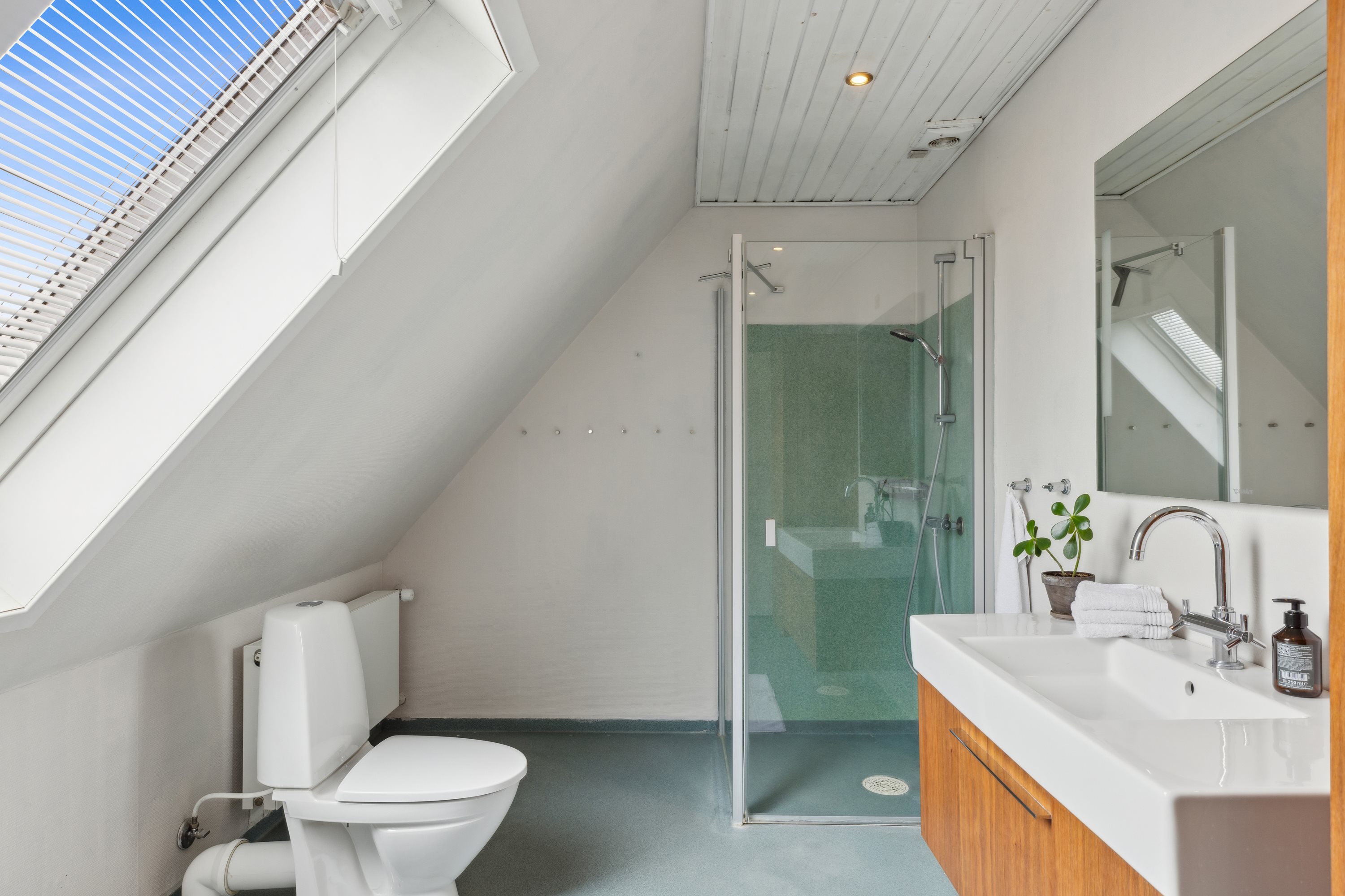 Fremhævet badeværelse billede i fuldskærmstilstand. Billede af Toldbodgade 1, 6300 Gråsten