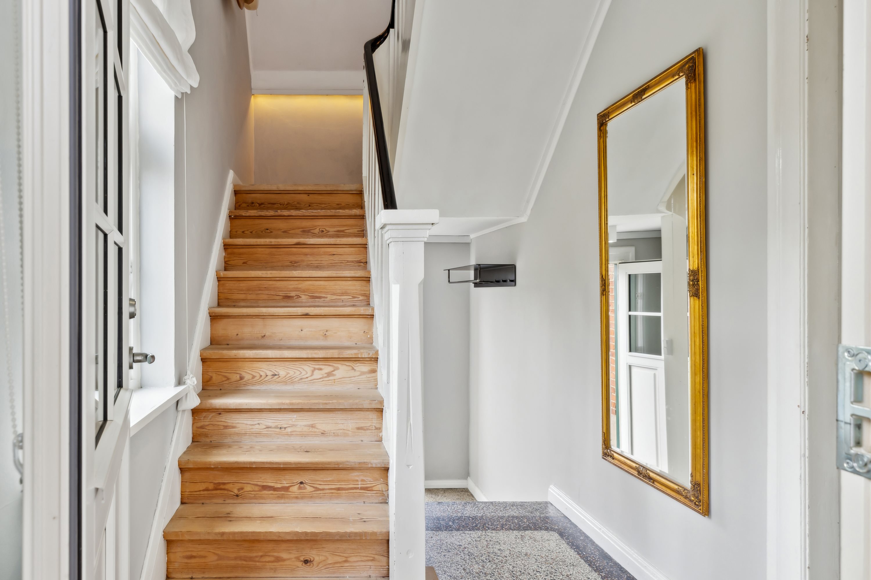 Fremhævet trappe billede i fuldskærmstilstand. Billede af Toldbodgade 1, 6300 Gråsten