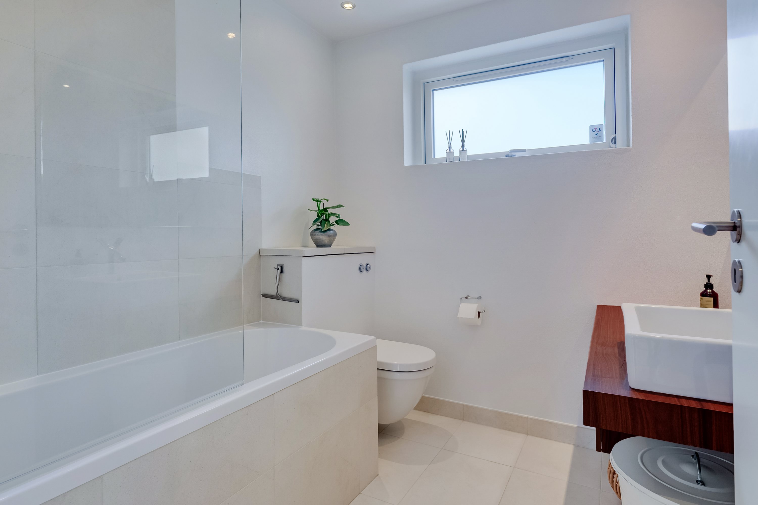 Fremhævet badeværelse billede i fuldskærmstilstand. Billede af Naurvænget 2, Dalum, 5250 Odense SV