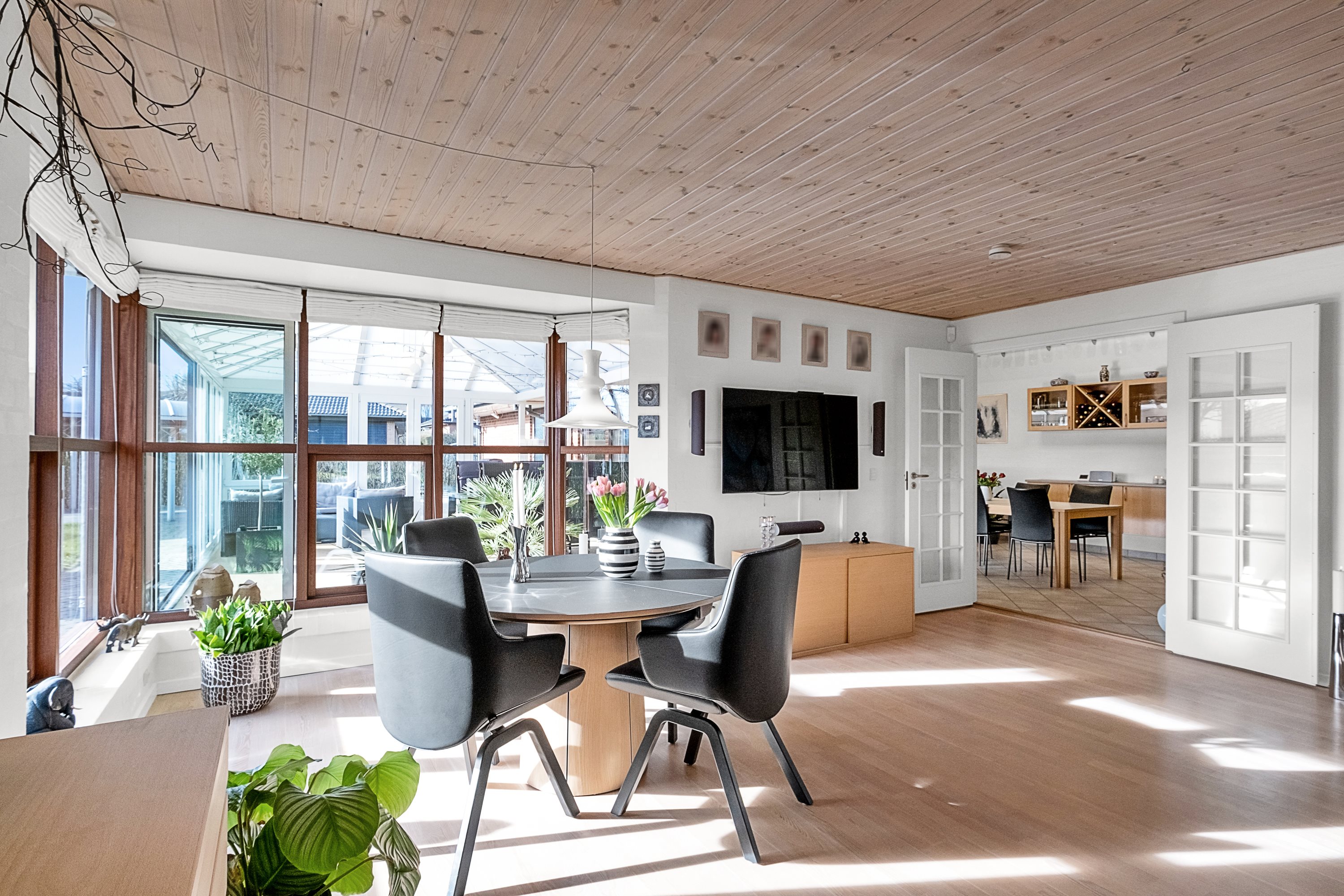 Fremhævet stue billede i fuldskærmstilstand. Billede af Blåbærhaven 47, 8520 Lystrup