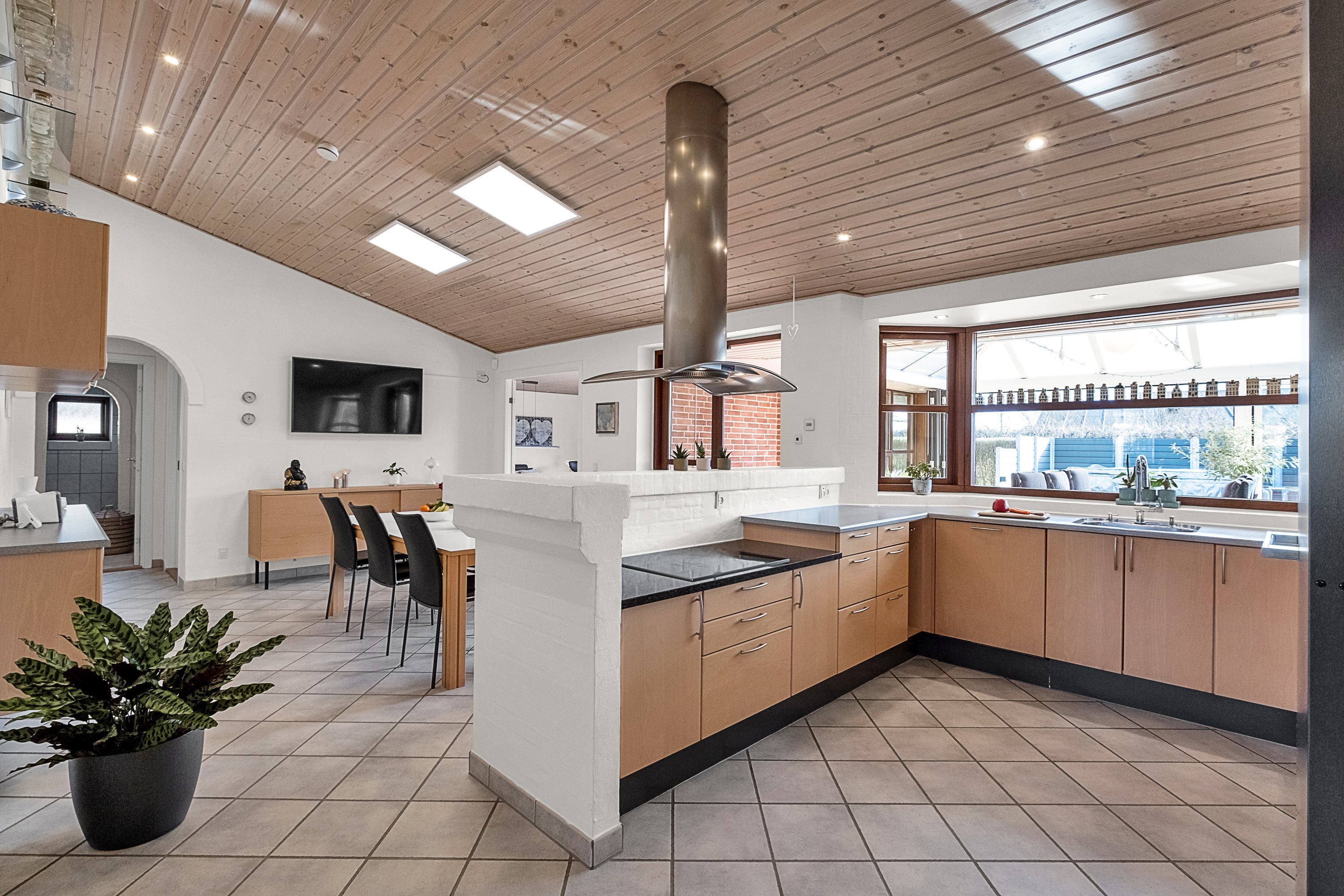 Miniaturebillede 2: køkken alrum. Billede af Blåbærhaven 47, 8520 Lystrup