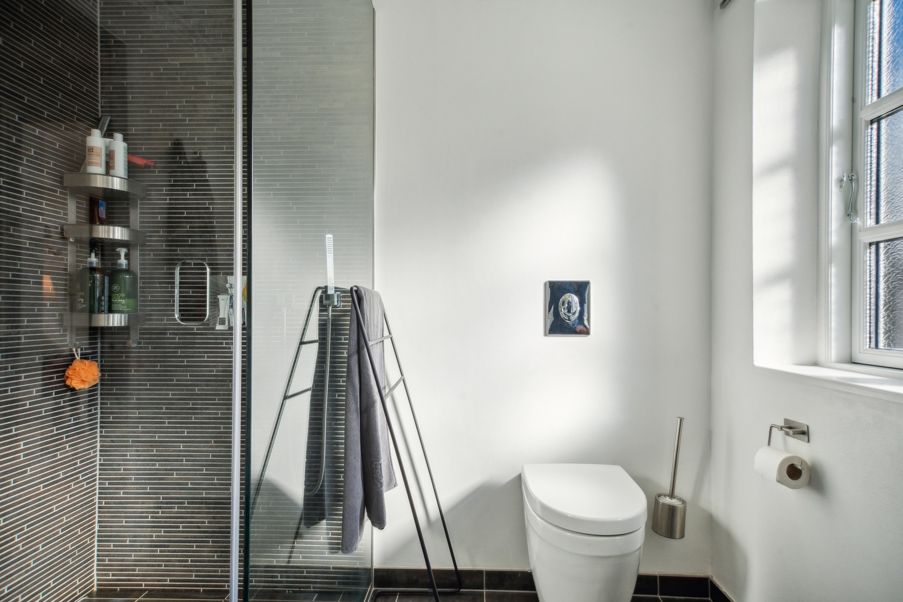 Fremhævet badeværelse billede i fuldskærmstilstand. Billede af Hans Tausensgade 37, 5550 Langeskov