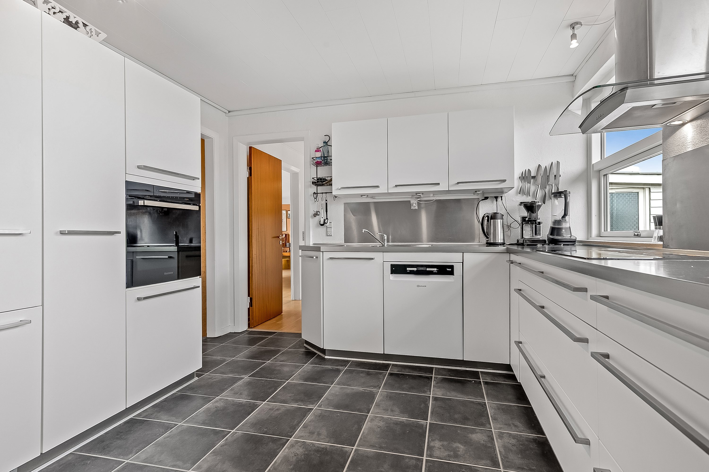 Fremhævet køkken billede i fuldskærmstilstand. Billede af Holtegårdsvej 22, Erritsø, 7000 Fredericia