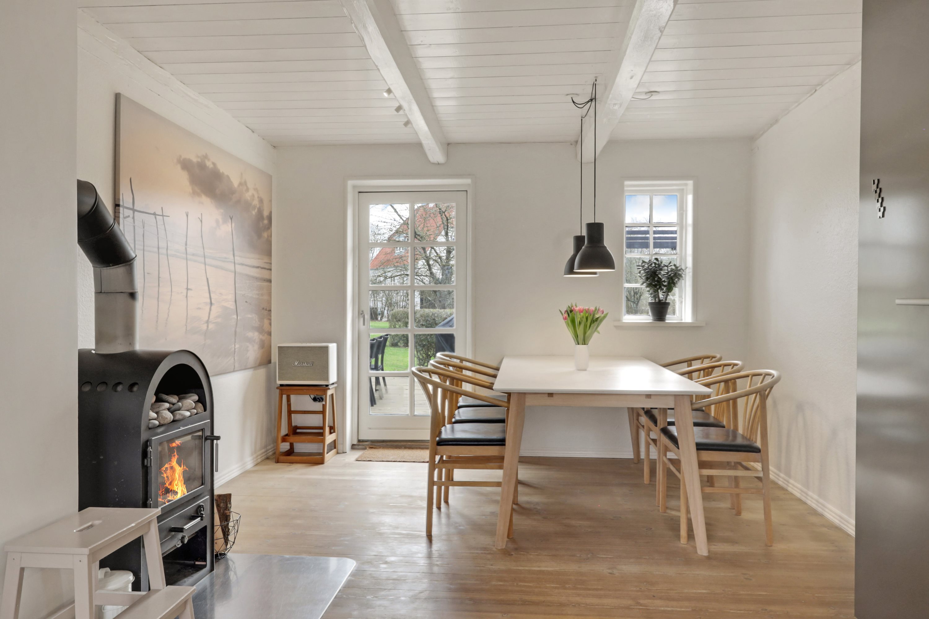 Fremhævet stue billede i fuldskærmstilstand. Billede af Elvira Madigans Vej 14, Tåsinge, 5700 Svendborg