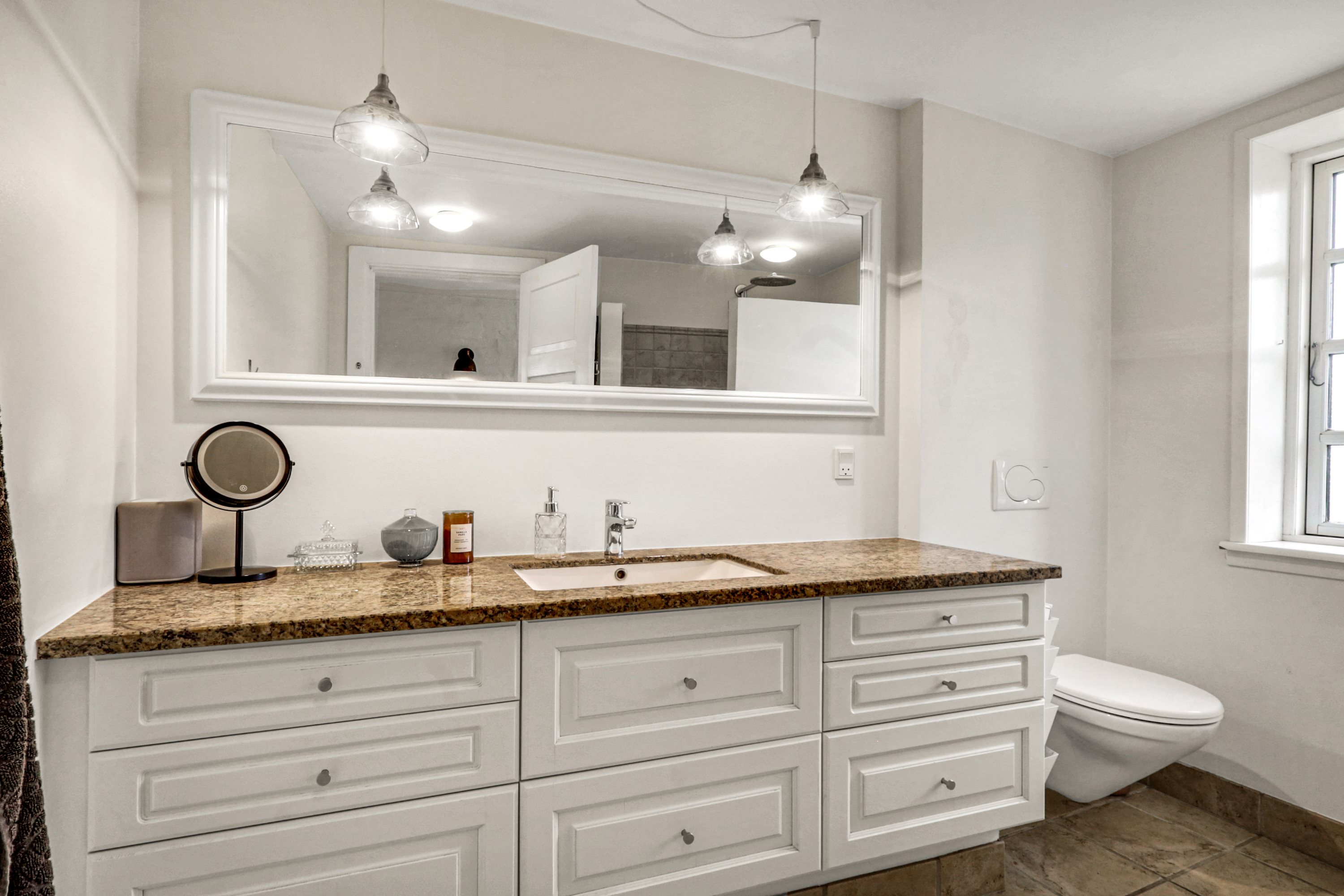 Fremhævet badeværelse billede i fuldskærmstilstand. Billede af Elvira Madigans Vej 14, Tåsinge, 5700 Svendborg