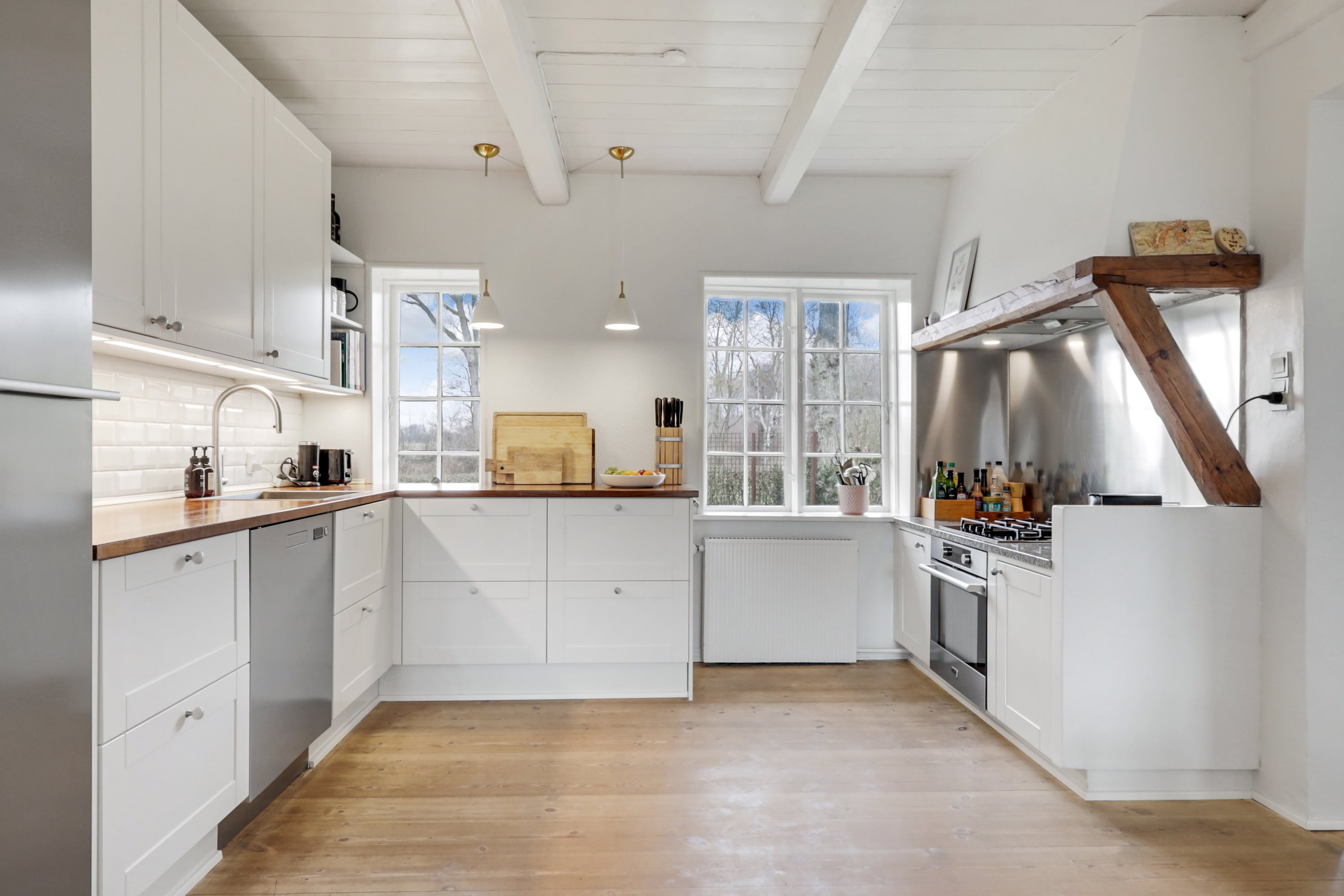 Fremhævet køkken billede i fuldskærmstilstand. Billede af Elvira Madigans Vej 14, Tåsinge, 5700 Svendborg