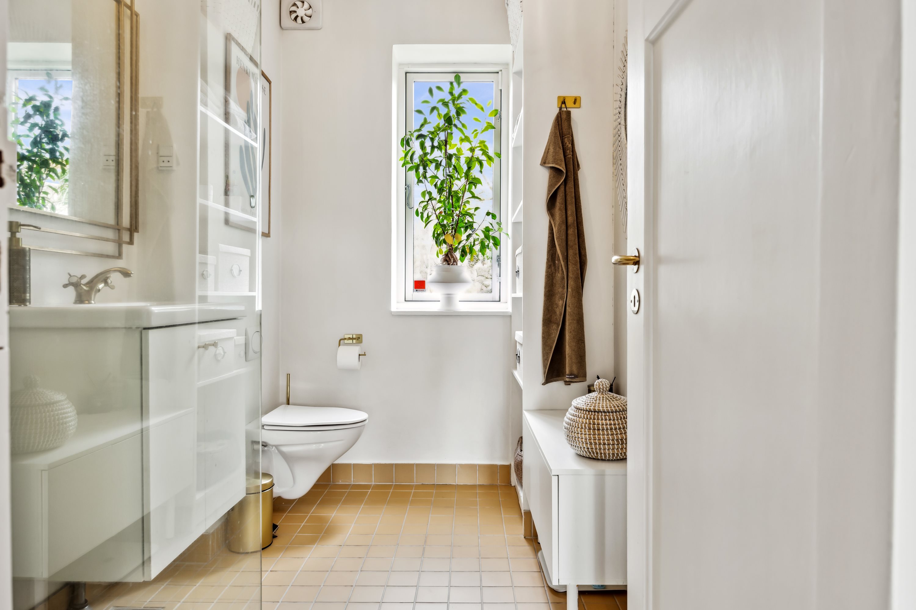 Fremhævet badeværelse billede i fuldskærmstilstand. Billede af Erichsensvej 8, st.., 2820 Gentofte