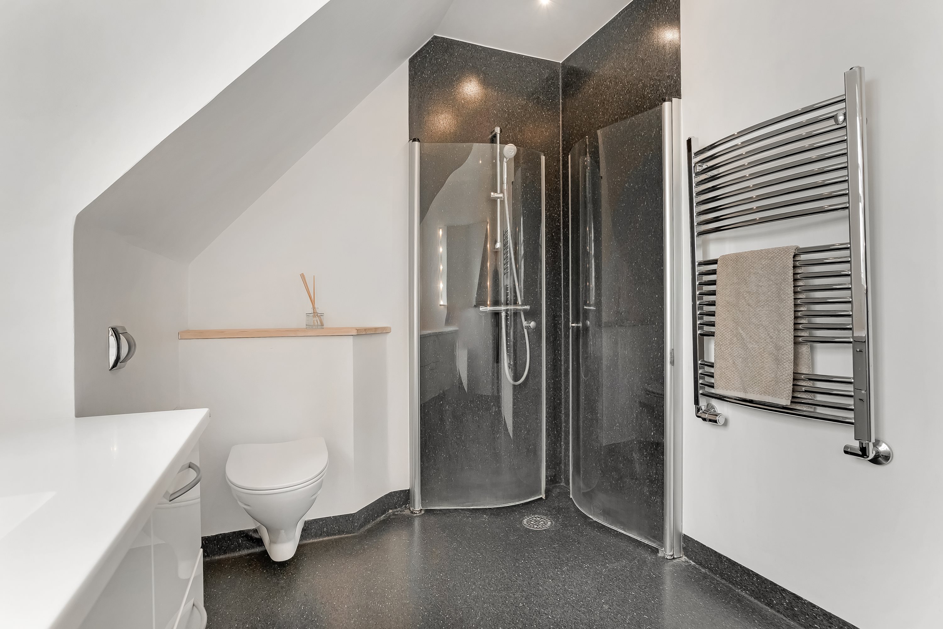 Fremhævet badeværelse billede i fuldskærmstilstand. Billede af Åglimt 12, 7500 Holstebro