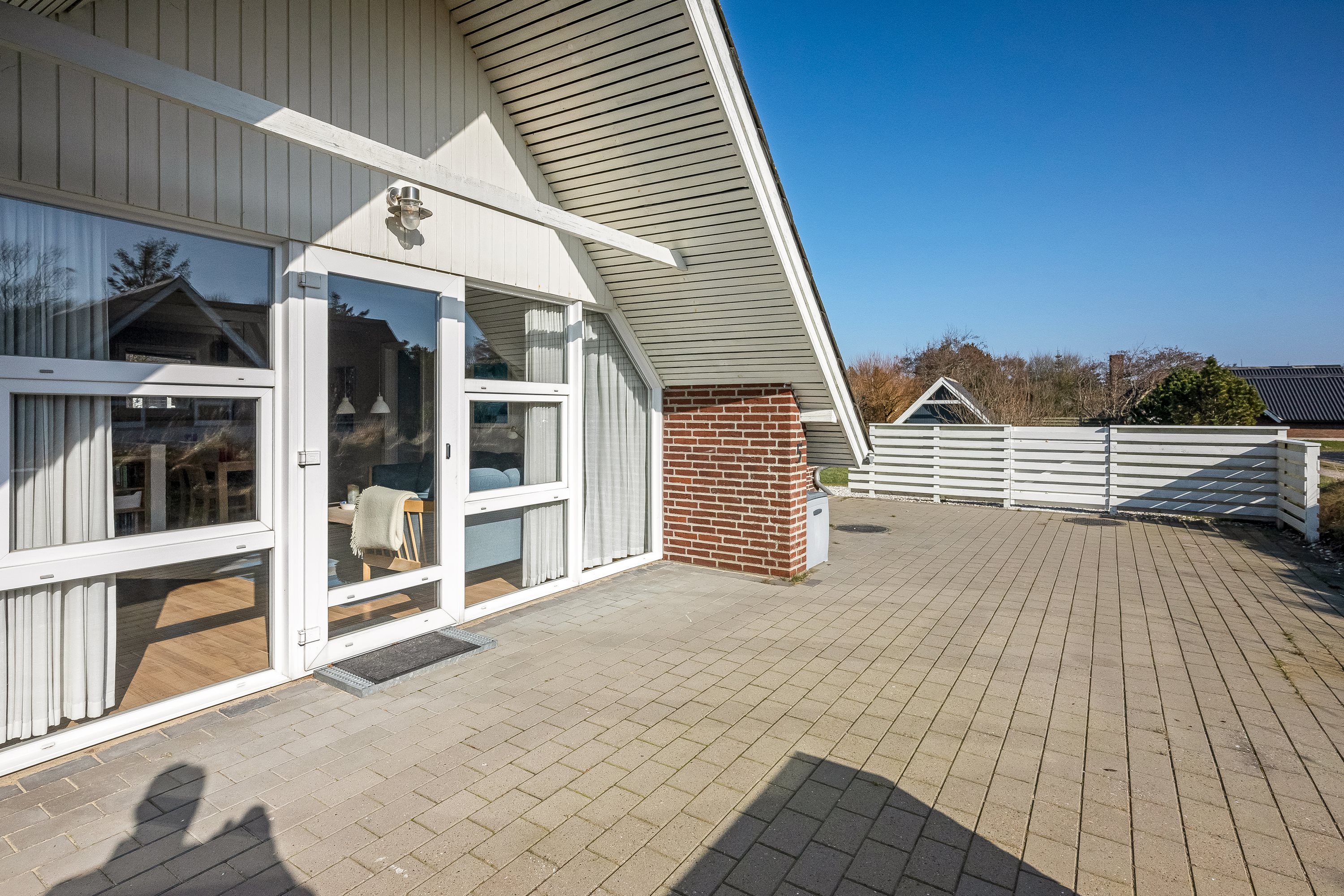 Fremhævet terrasse billede i fuldskærmstilstand. Billede af Hjelmevej 5, Søndervig, 6950 Ringkøbing