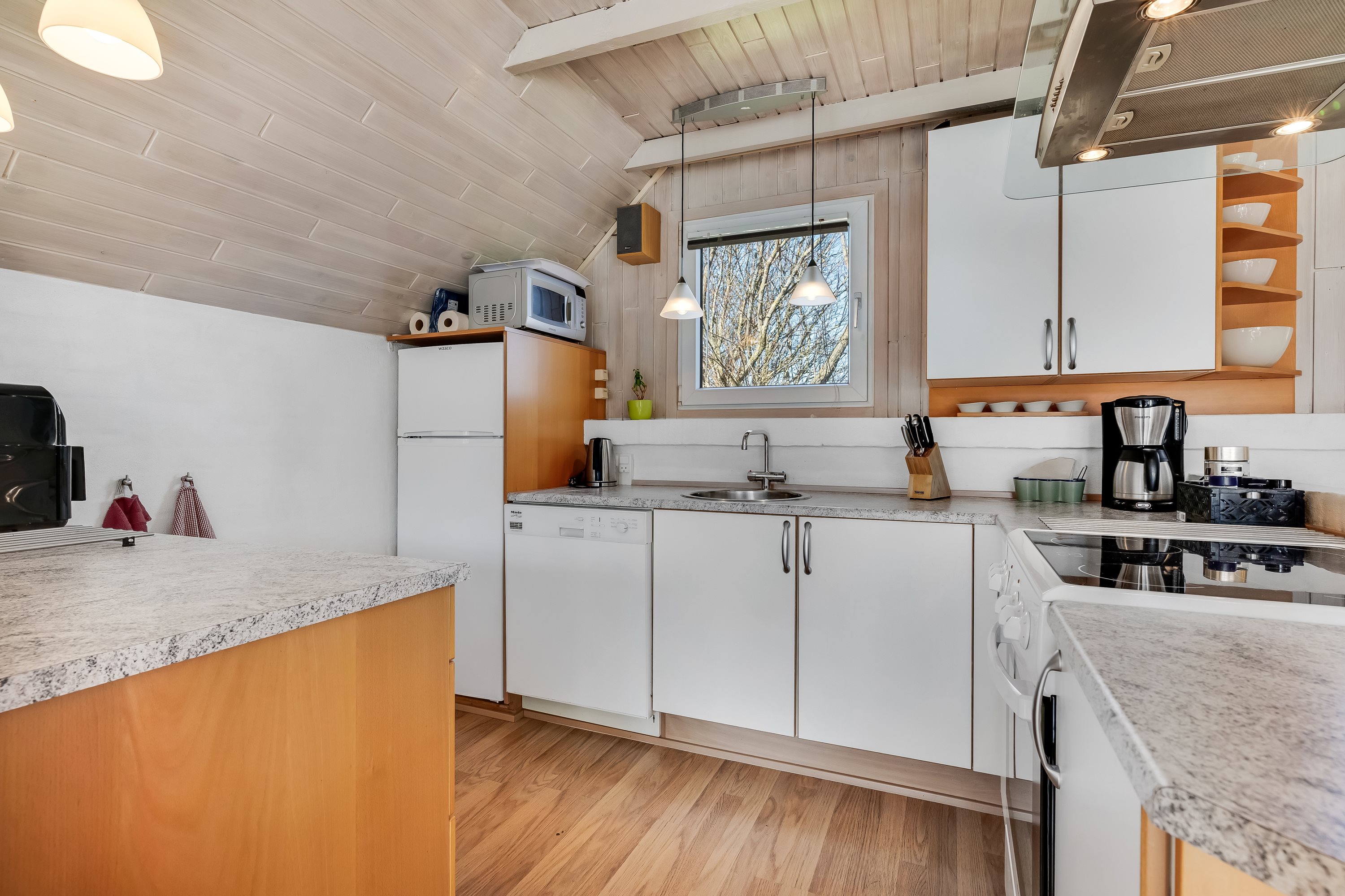 Fremhævet køkken billede i fuldskærmstilstand. Billede af Hjelmevej 5, Søndervig, 6950 Ringkøbing