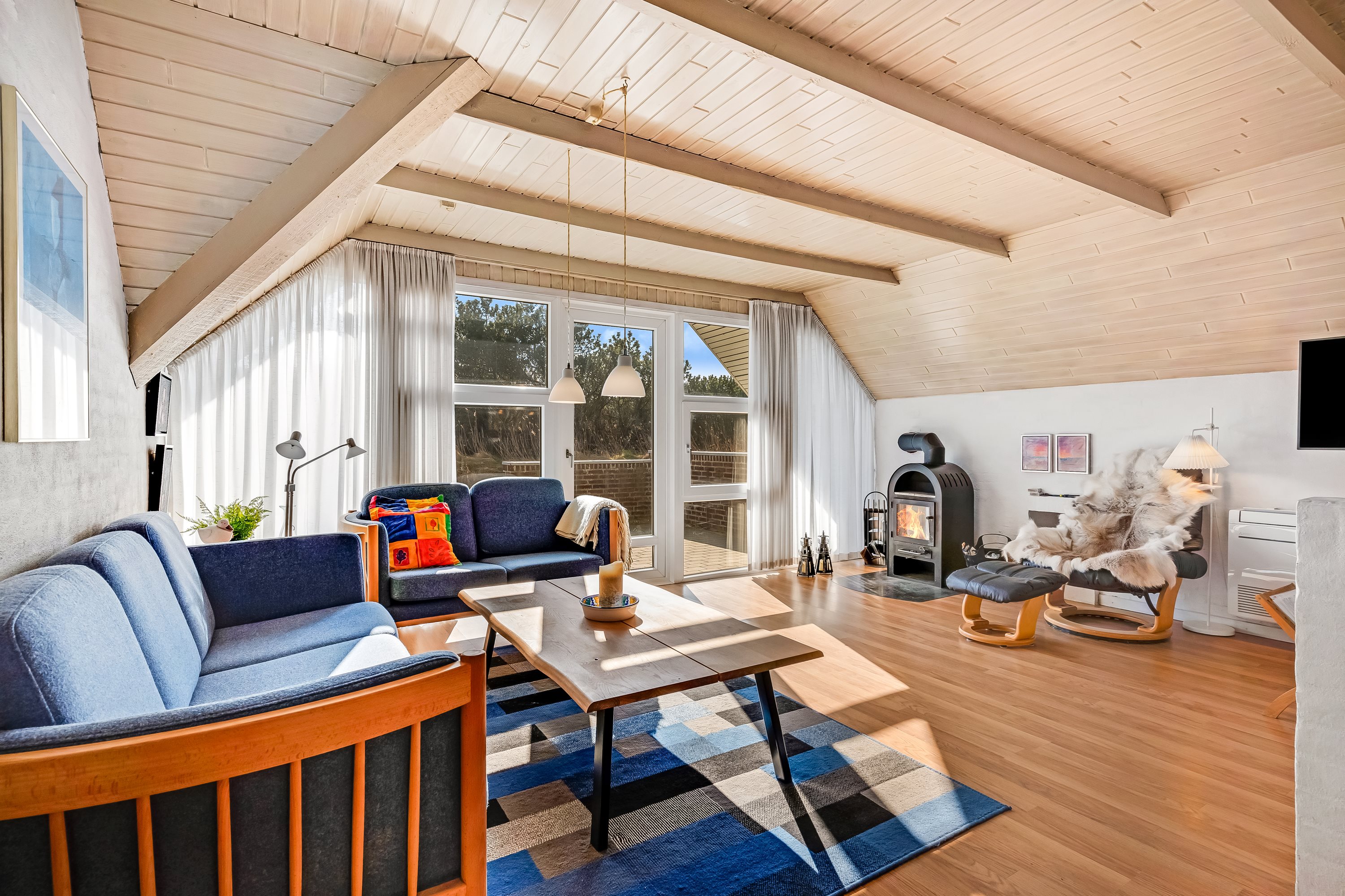 Fremhævet stue billede i fuldskærmstilstand. Billede af Hjelmevej 5, Søndervig, 6950 Ringkøbing