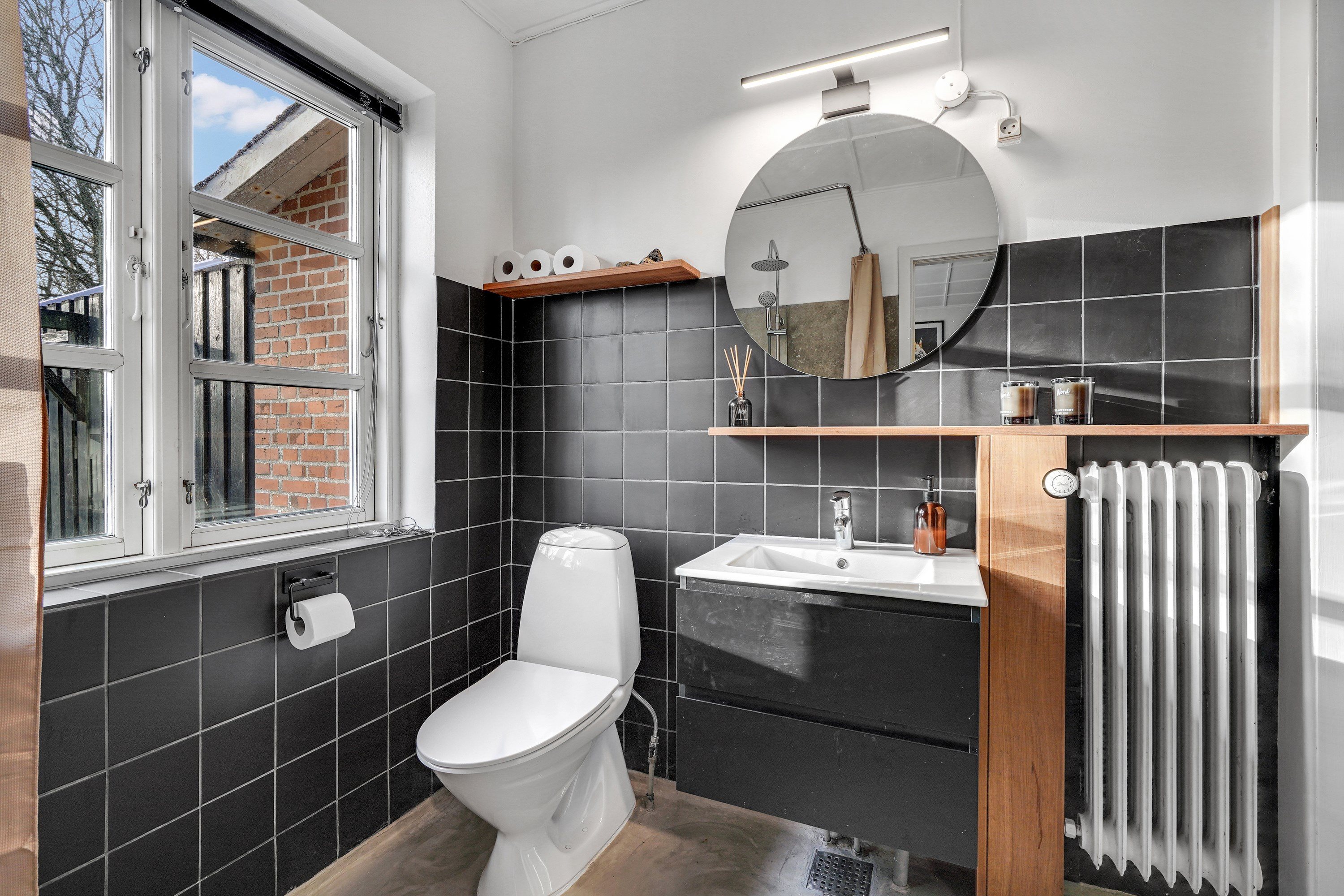 Fremhævet badeværelse billede i fuldskærmstilstand. Billede af Almstokvej 17, 7190 Billund