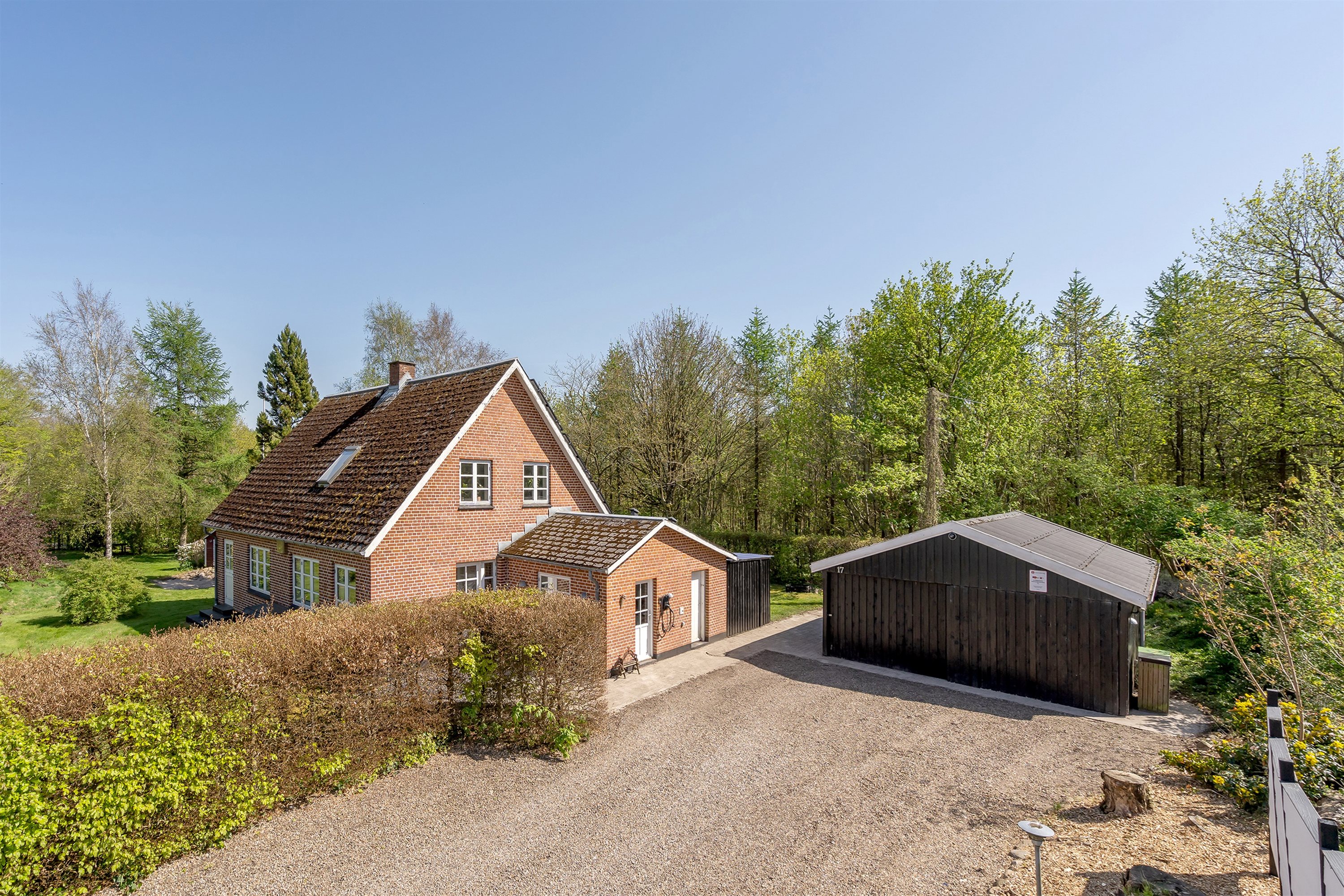 Fremhævet ejendommen billede i fuldskærmstilstand. Billede af Almstokvej 17, 7190 Billund