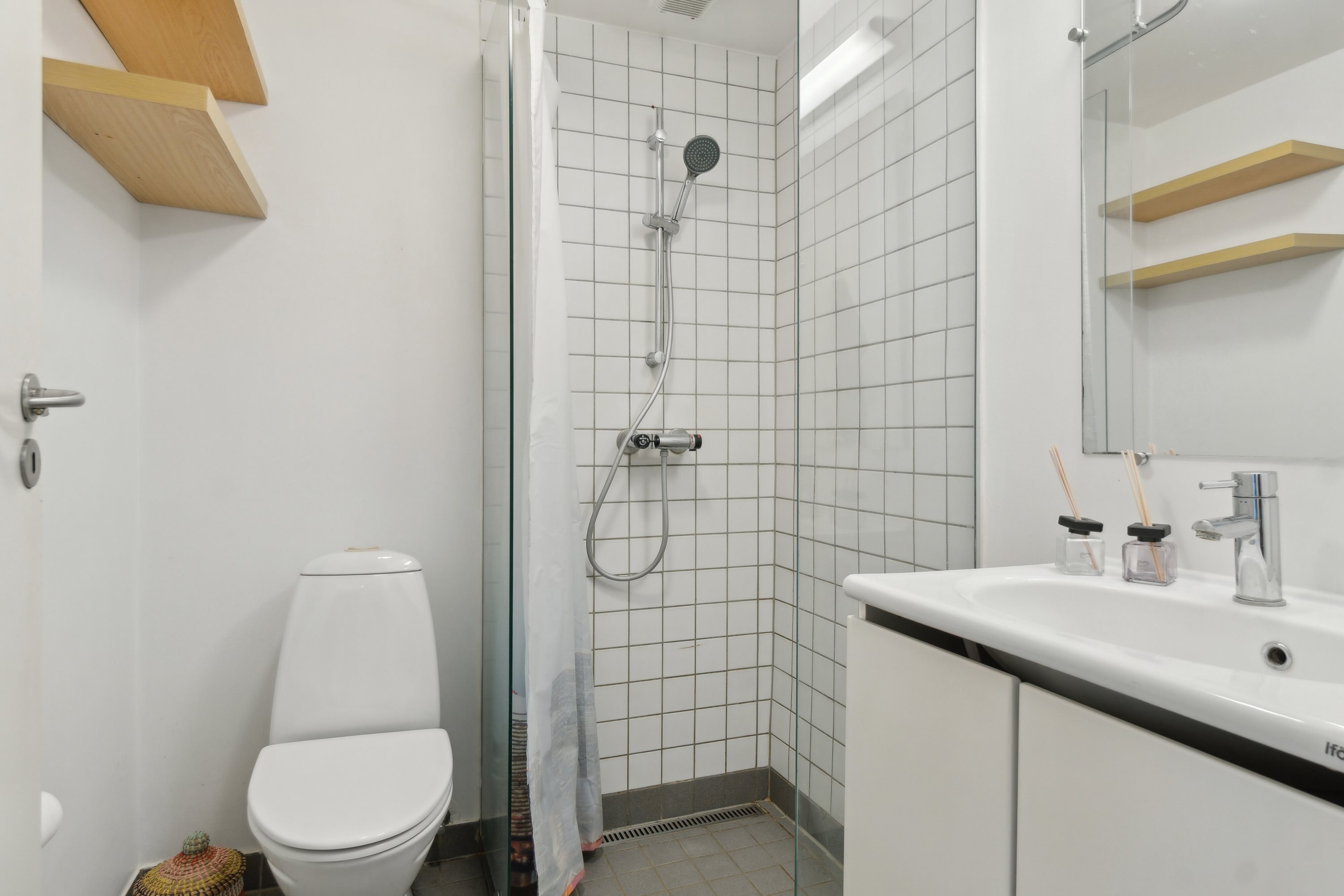 Fremhævet badeværelse billede i fuldskærmstilstand. Billede af Langenæs Allé 33, kld.., 8000 Aarhus C