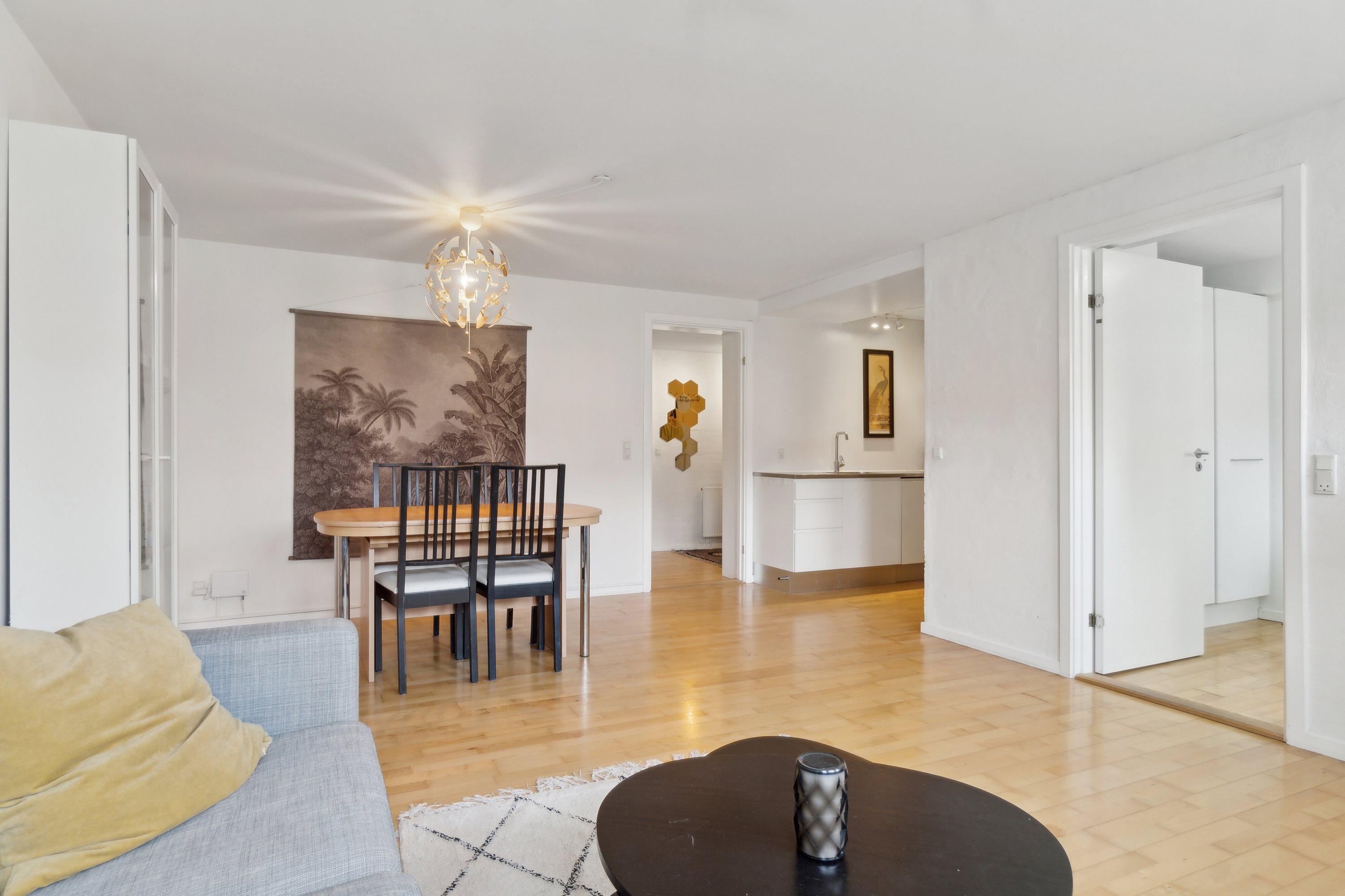 Fremhævet stue billede i fuldskærmstilstand. Billede af Langenæs Allé 33, kld.., 8000 Aarhus C