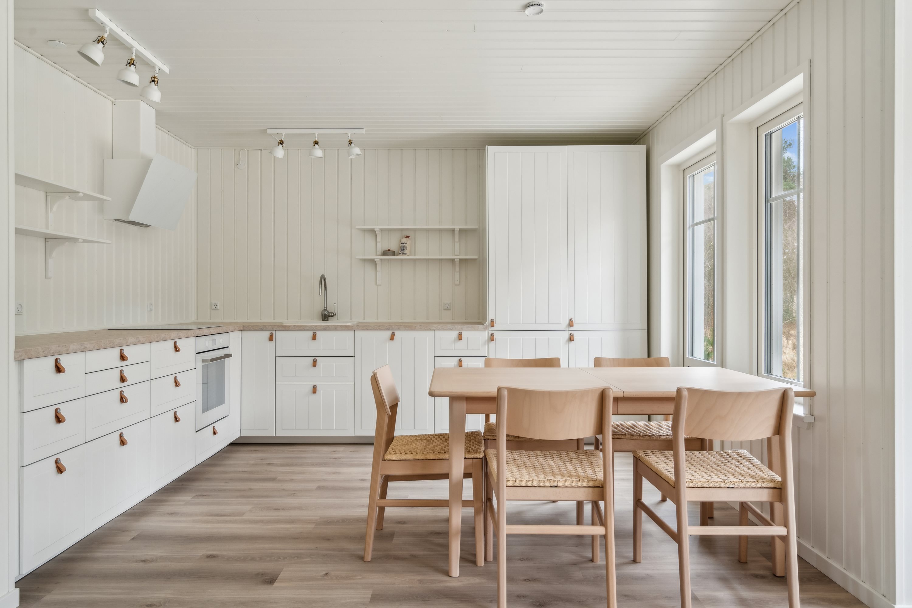 Fremhævet køkken billede i fuldskærmstilstand. Billede af Banstensvejen 84, Nordmarken, 9940 Læsø