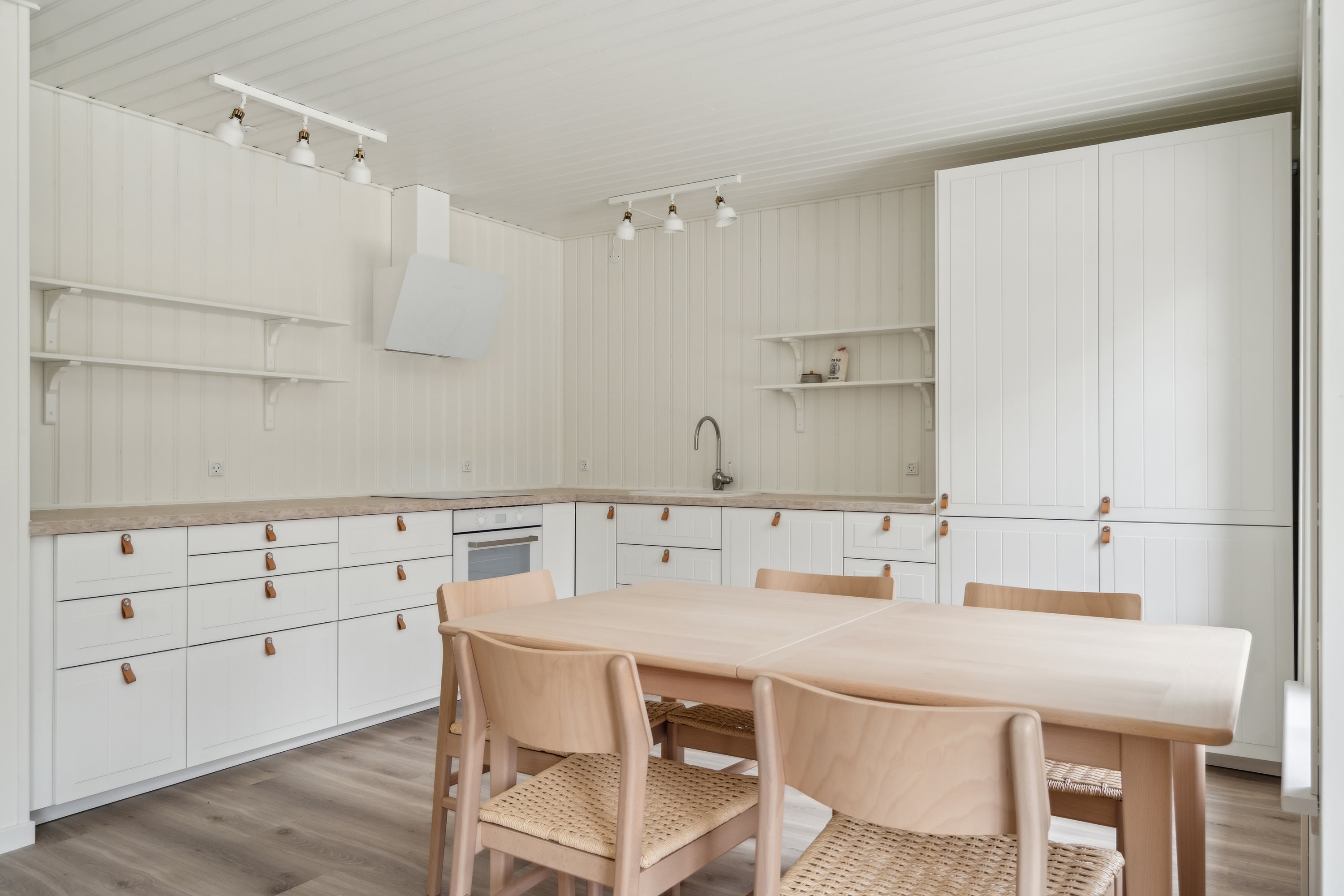 Fremhævet køkken billede i fuldskærmstilstand. Billede af Banstensvejen 84, Nordmarken, 9940 Læsø