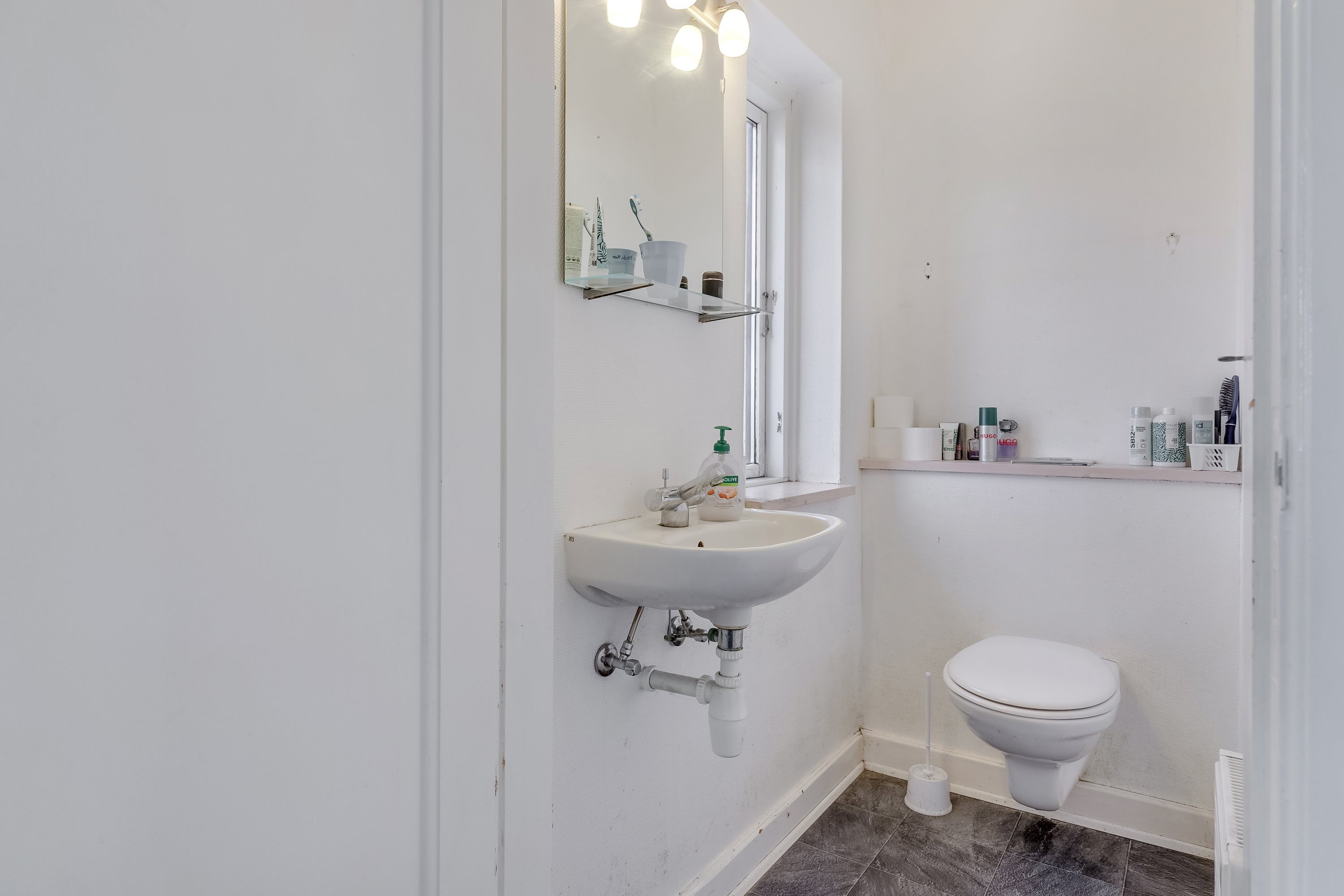 Fremhævet toilet billede i fuldskærmstilstand. Billede af Teglværksvej 26, 5620 Glamsbjerg