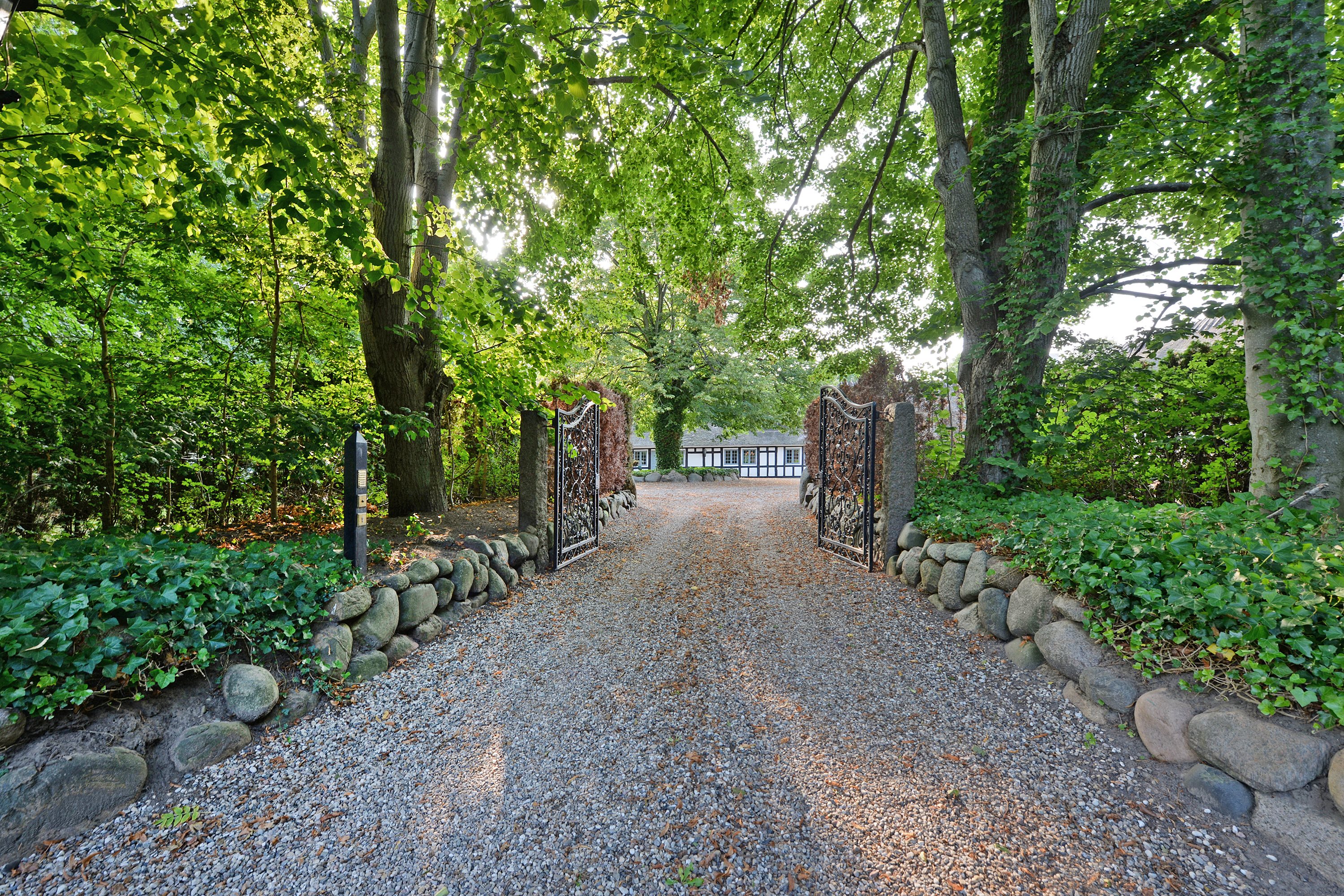 Fremhævet indkørsel billede i fuldskærmstilstand. Billede af Ronæsvej 8, Ronæs, 5580 Nørre Aaby