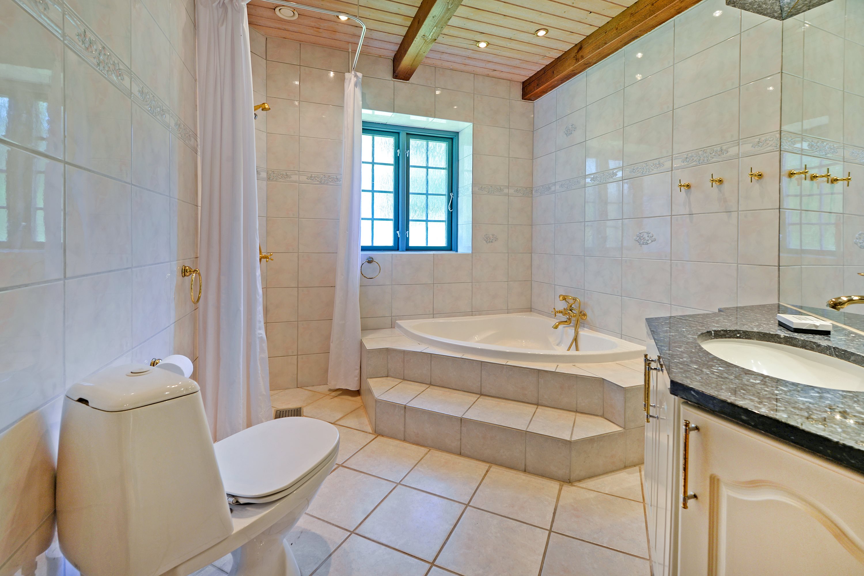 Fremhævet badeværelse billede i fuldskærmstilstand. Billede af Ronæsvej 8, Ronæs, 5580 Nørre Aaby