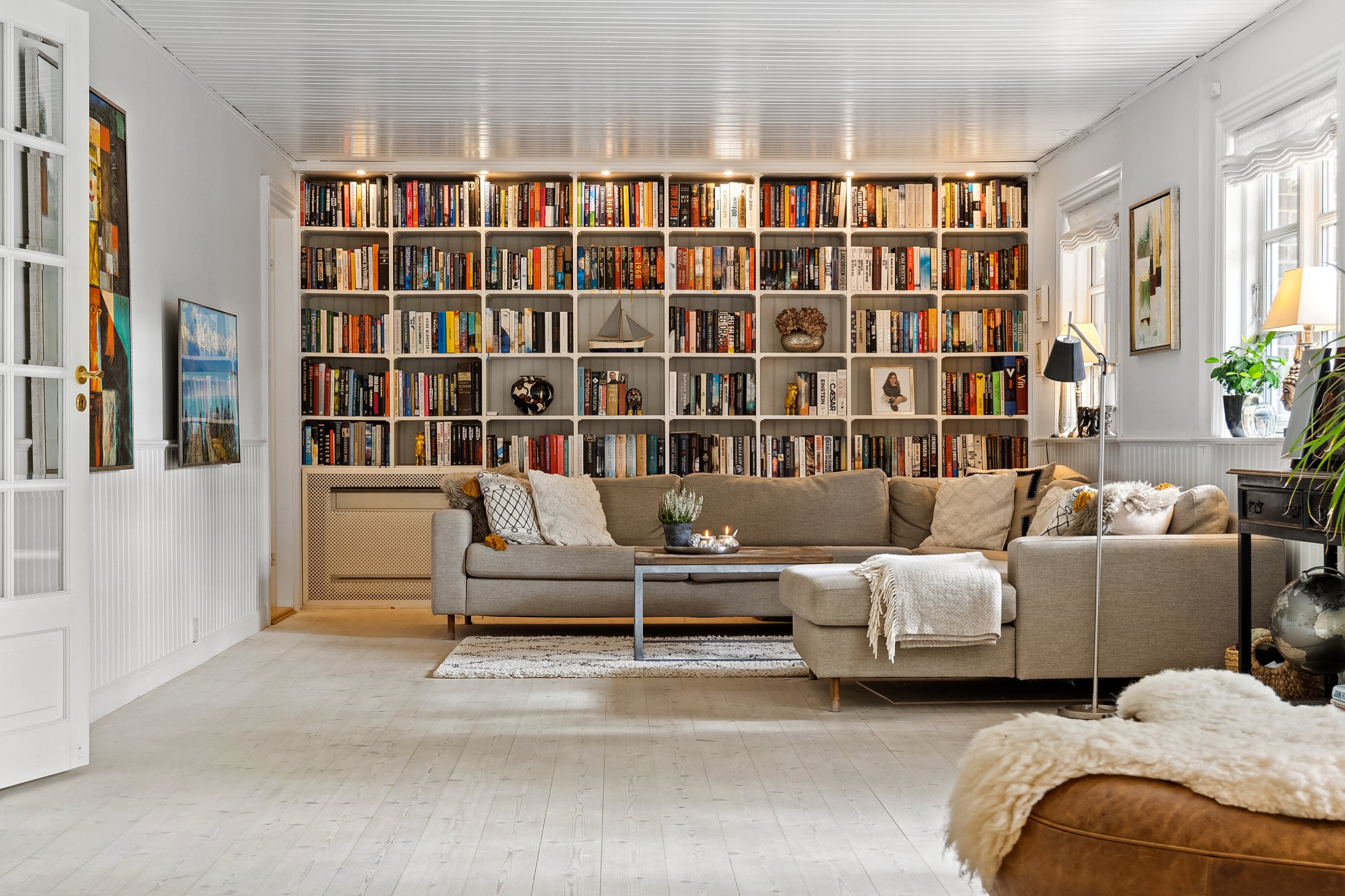 Fremhævet stue billede i fuldskærmstilstand. Billede af Kong Valdemars Vej 46, Søllerød, 2840 Holte