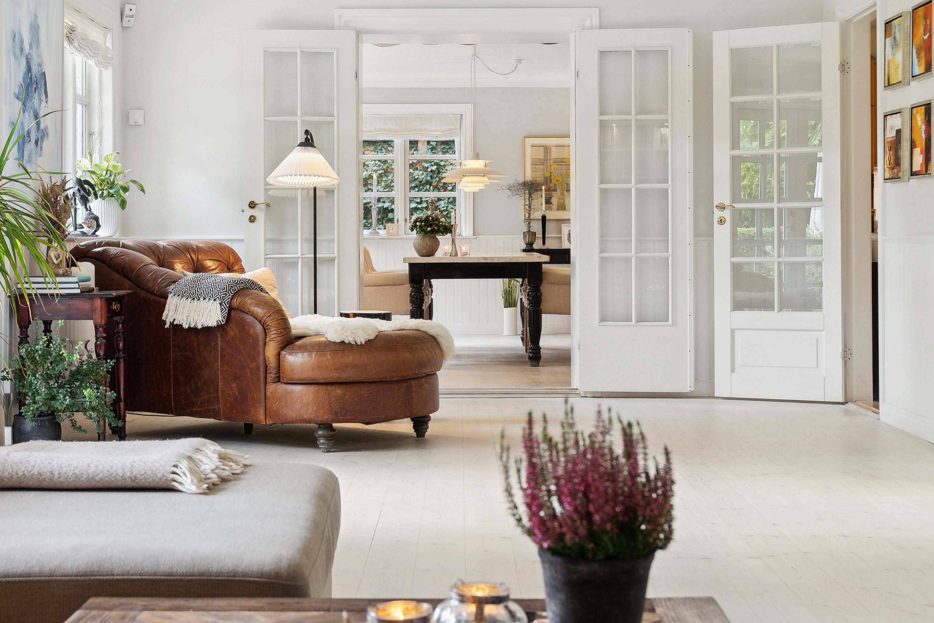 Fremhævet stue billede i fuldskærmstilstand. Billede af Kong Valdemars Vej 46, Søllerød, 2840 Holte