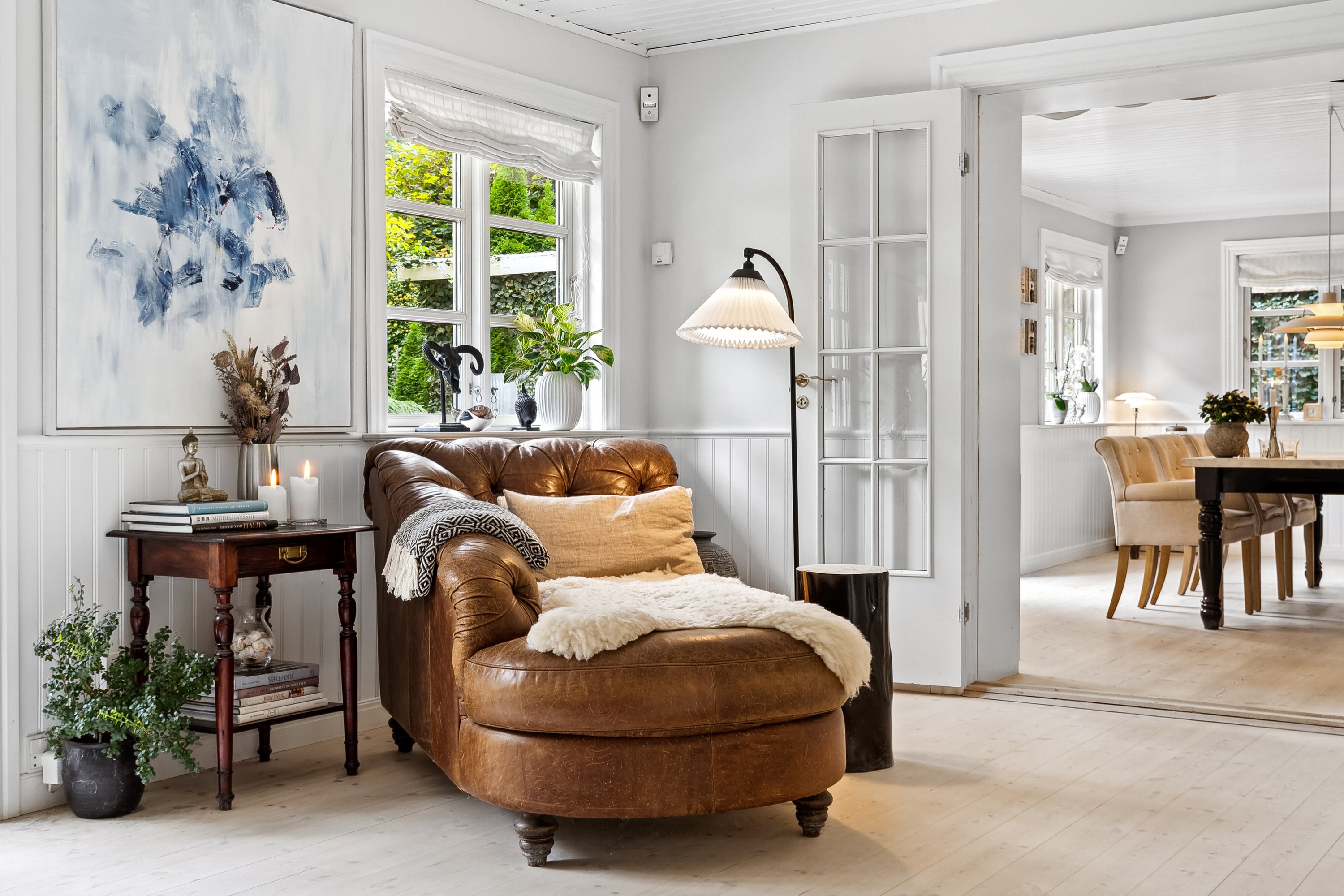 Fremhævet stue billede i fuldskærmstilstand. Billede af Kong Valdemars Vej 46, Søllerød, 2840 Holte