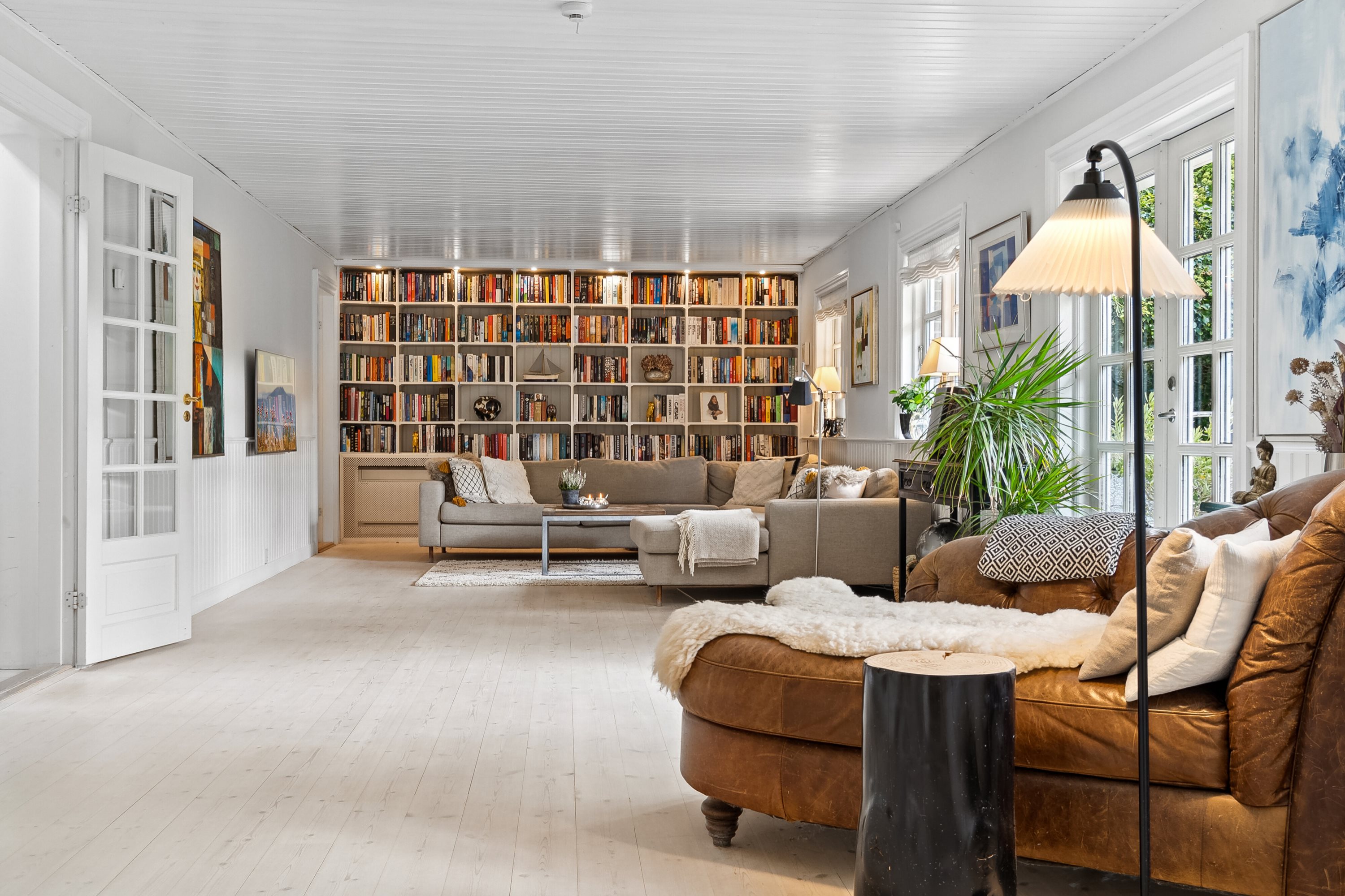 Fremhævet stue billede i fuldskærmstilstand. Billede af Kong Valdemars Vej 46, Søllerød, 2840 Holte