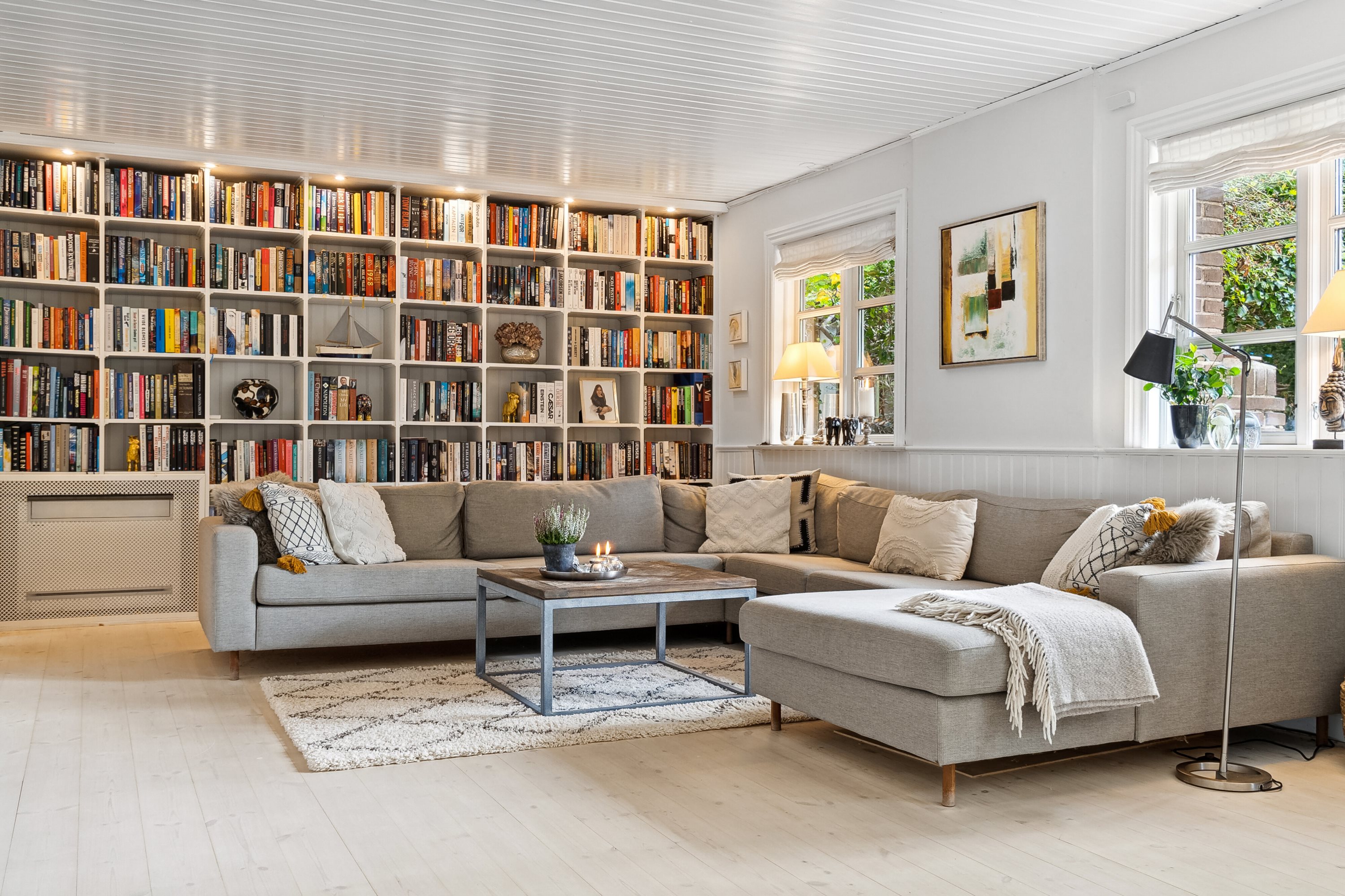 Fremhævet stue billede i fuldskærmstilstand. Billede af Kong Valdemars Vej 46, Søllerød, 2840 Holte