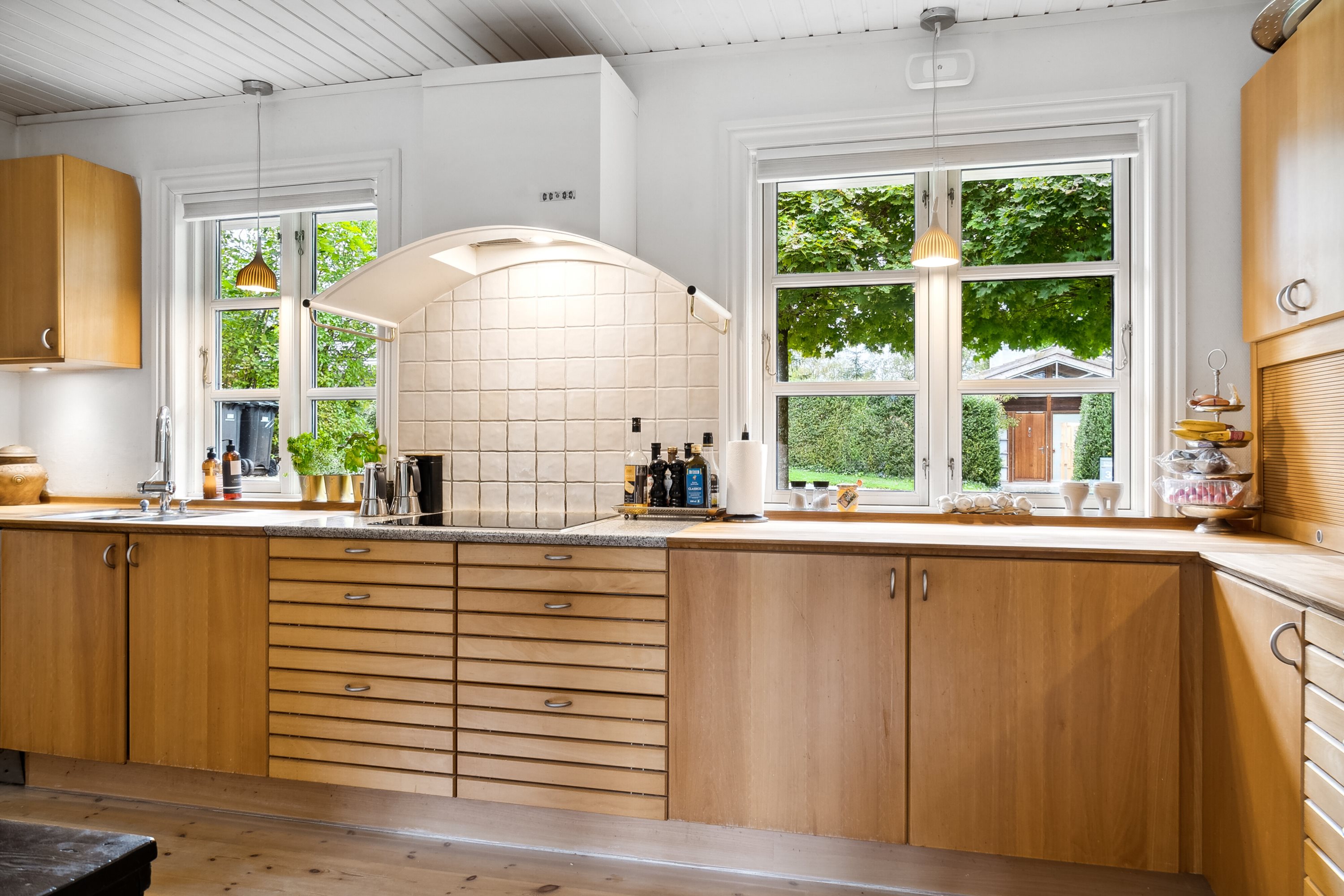 Fremhævet køkken billede i fuldskærmstilstand. Billede af Kong Valdemars Vej 46, Søllerød, 2840 Holte