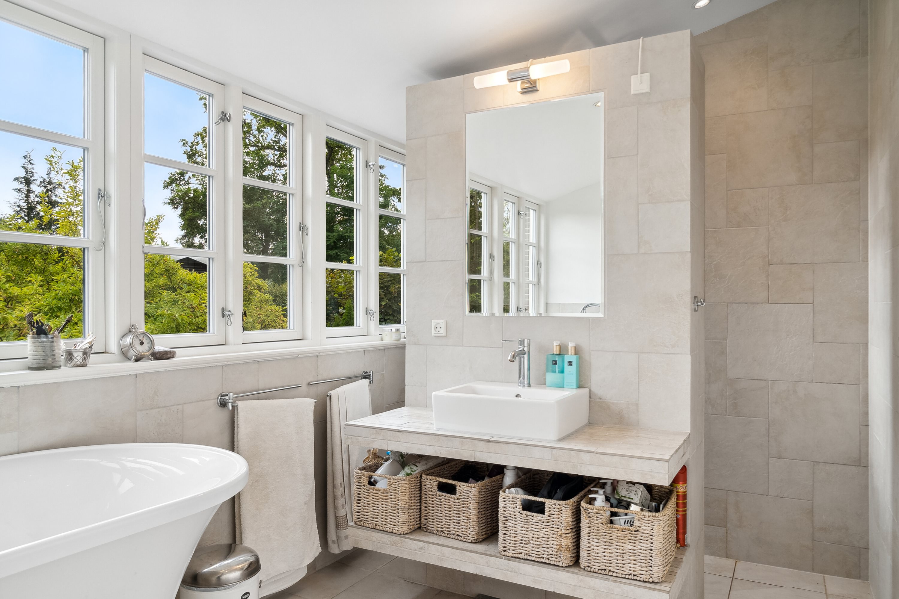 Fremhævet badeværelse billede i fuldskærmstilstand. Billede af Kong Valdemars Vej 46, Søllerød, 2840 Holte