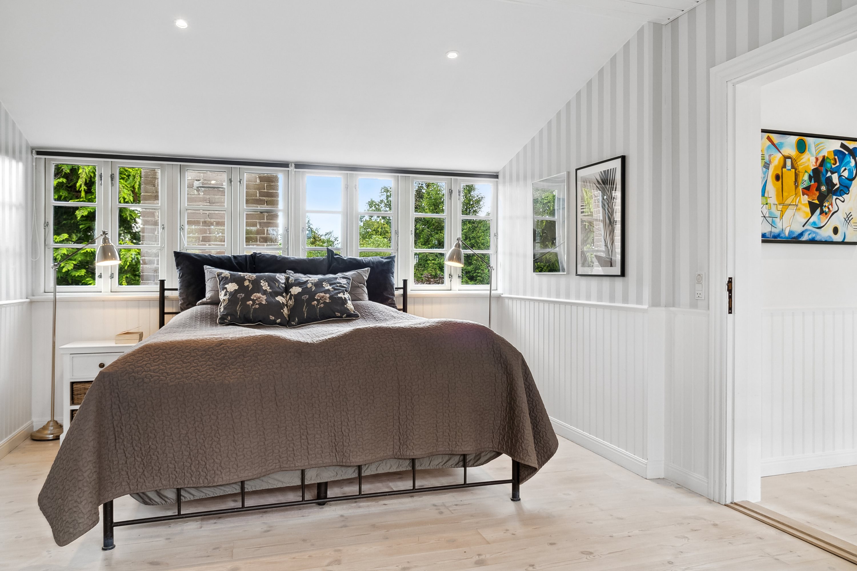 Fremhævet forældresoveværelse billede i fuldskærmstilstand. Billede af Kong Valdemars Vej 46, Søllerød, 2840 Holte