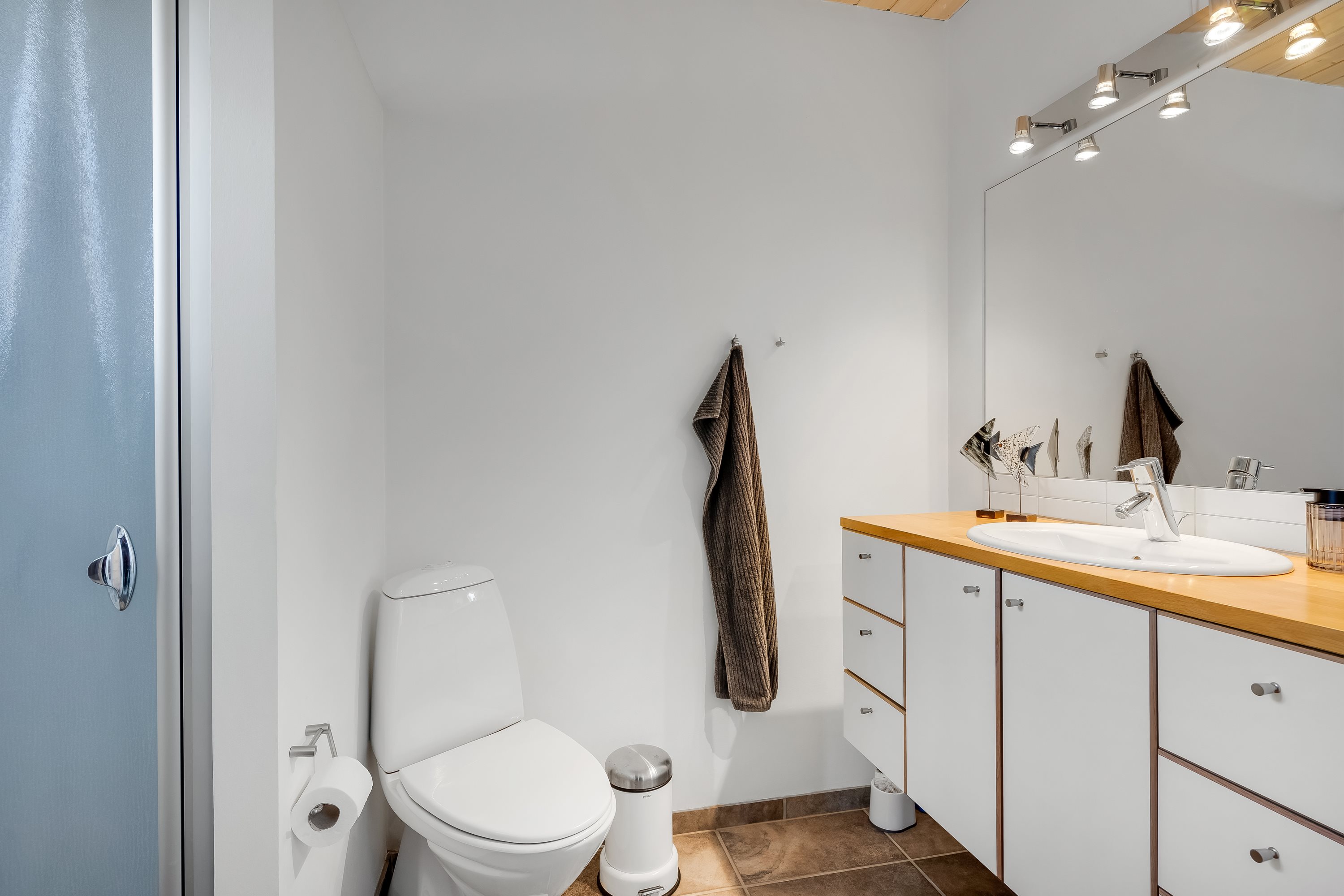 Fremhævet badeværelse billede i fuldskærmstilstand. Billede af Heboltoft 38, Velling, 6950 Ringkøbing