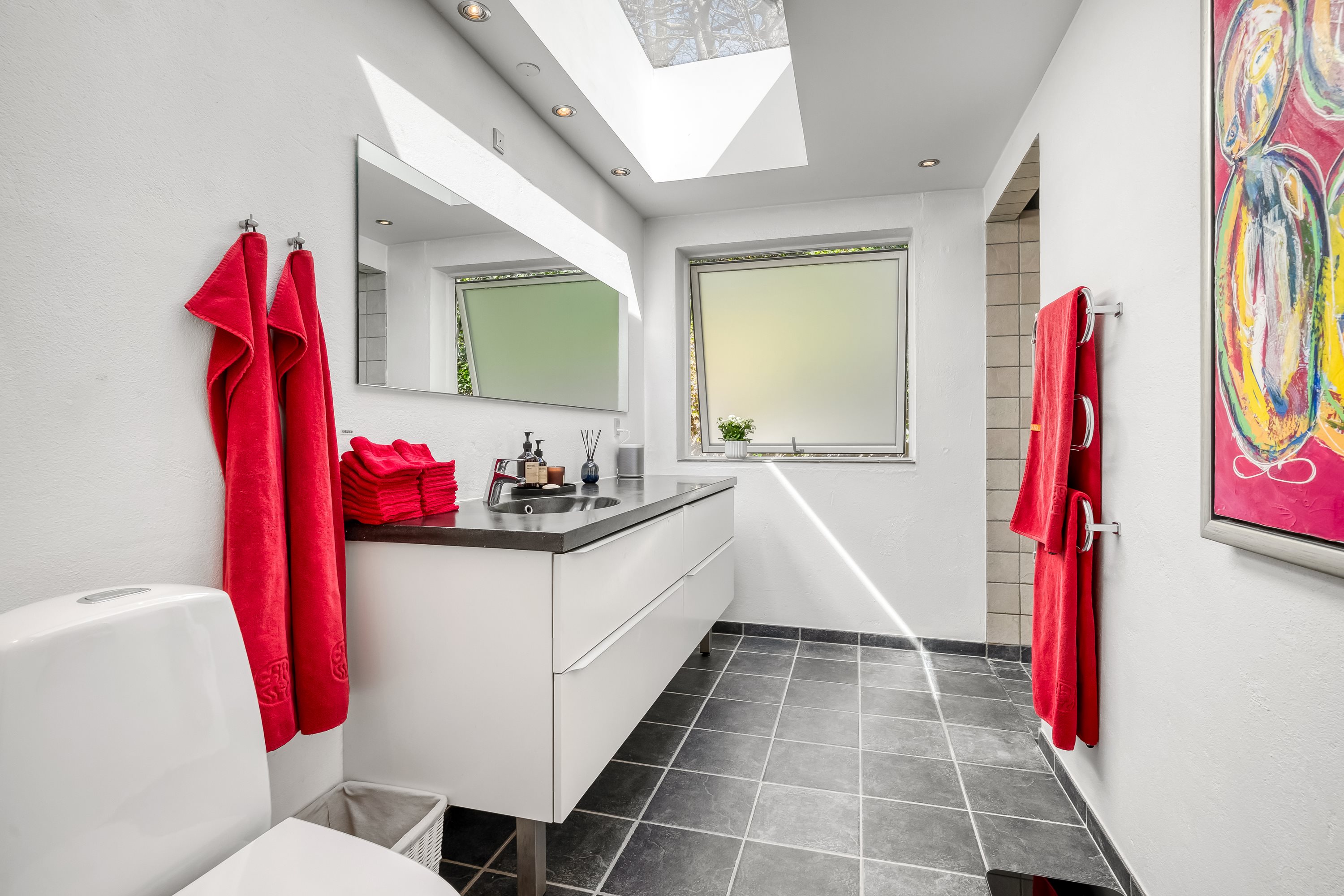 Fremhævet badeværelse billede i fuldskærmstilstand. Billede af Granbakken 9, 7500 Holstebro