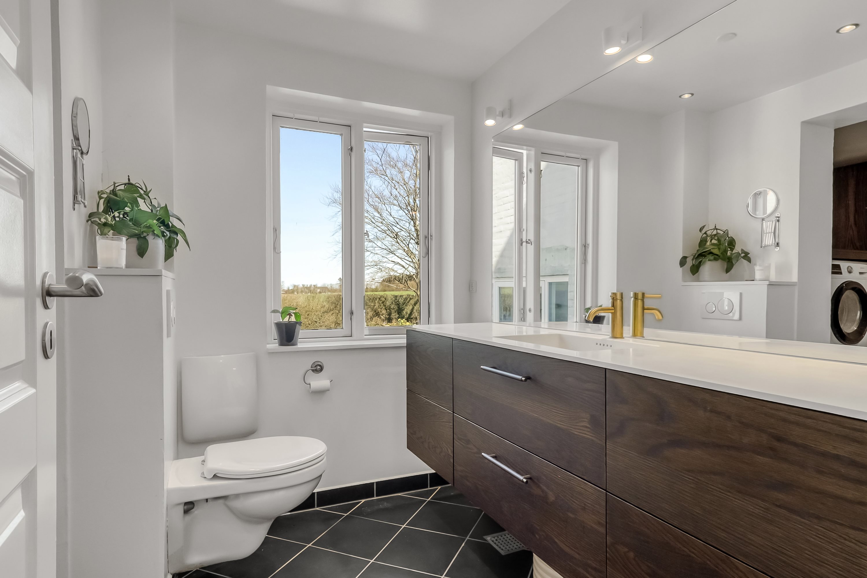 Fremhævet toilet billede i fuldskærmstilstand. Billede af Kilenvej 14, Brudager, 5883 Oure