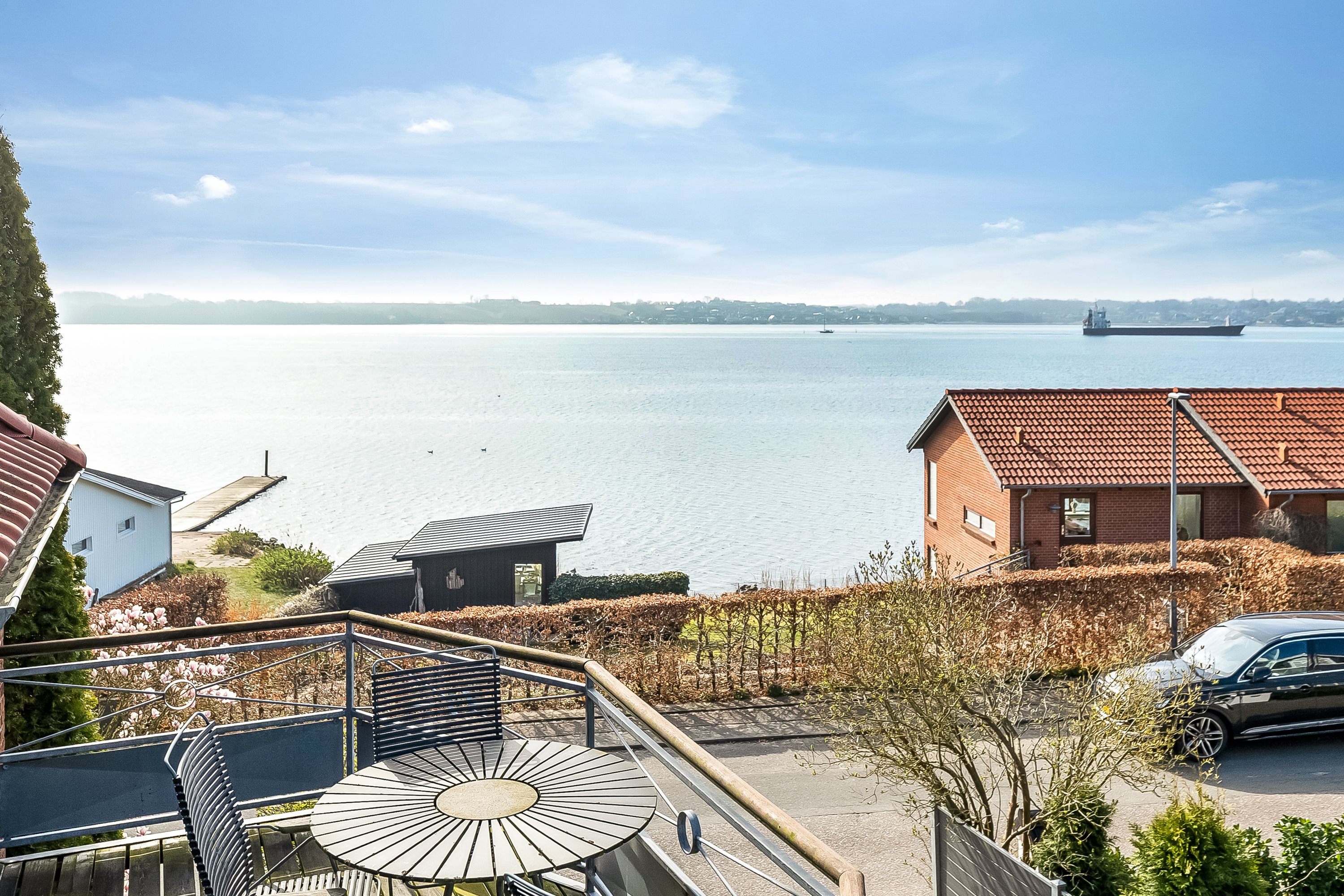 Fremhævet altan ved 1. sal billede i fuldskærmstilstand. Billede af Gl. Strandvej 10, Kolding, 6000 Kolding