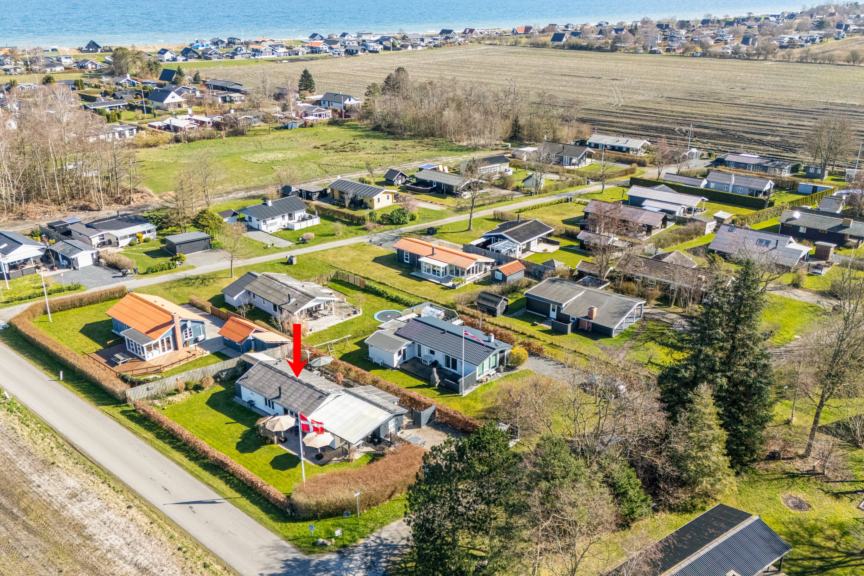 Fremhævet luftfoto billede i fuldskærmstilstand. Billede af Rønnevænget 15, Tørresø Strand, 5450 Otterup
