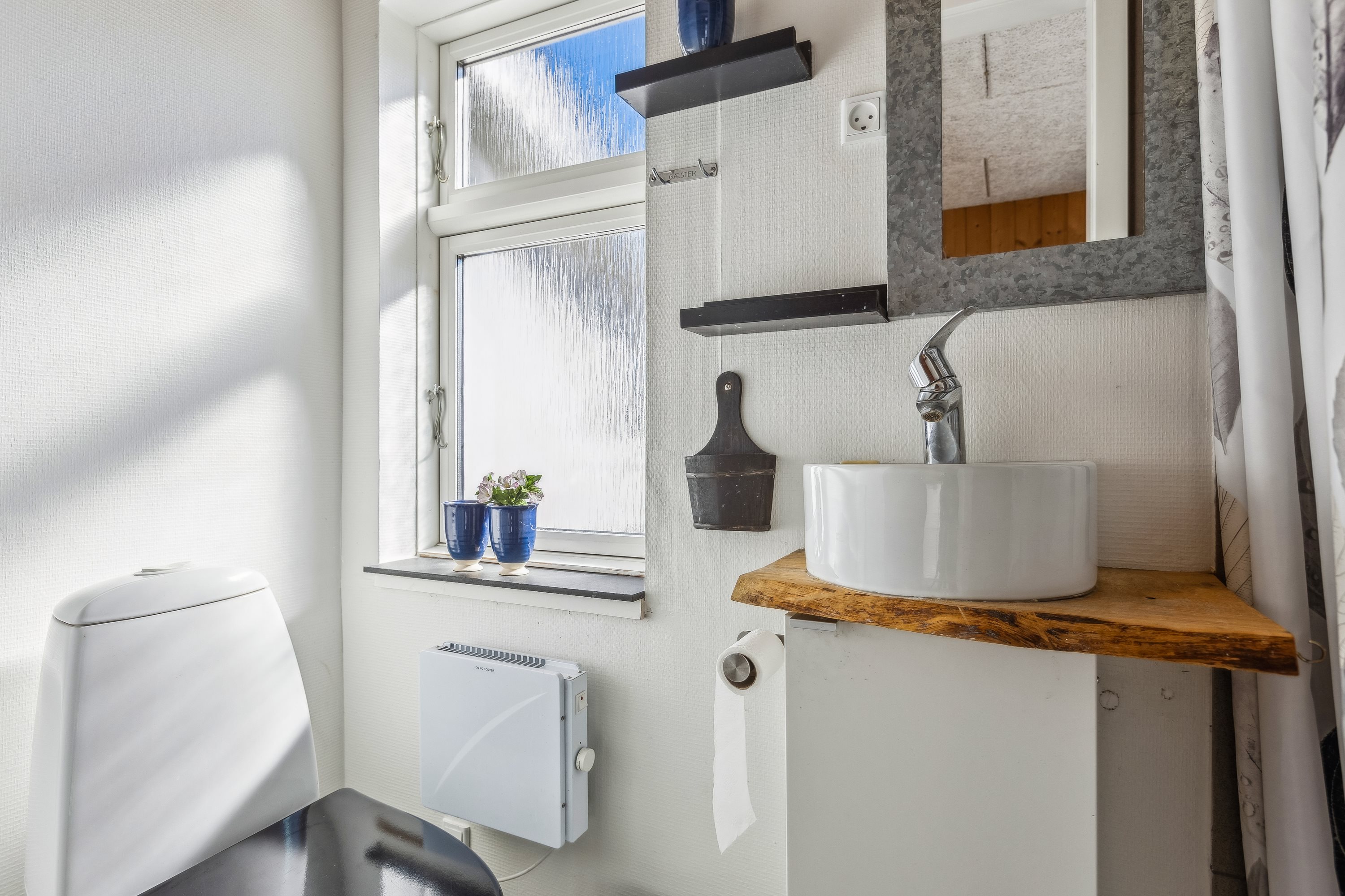 Fremhævet badeværelse billede i fuldskærmstilstand. Billede af Rønnevænget 15, Tørresø Strand, 5450 Otterup