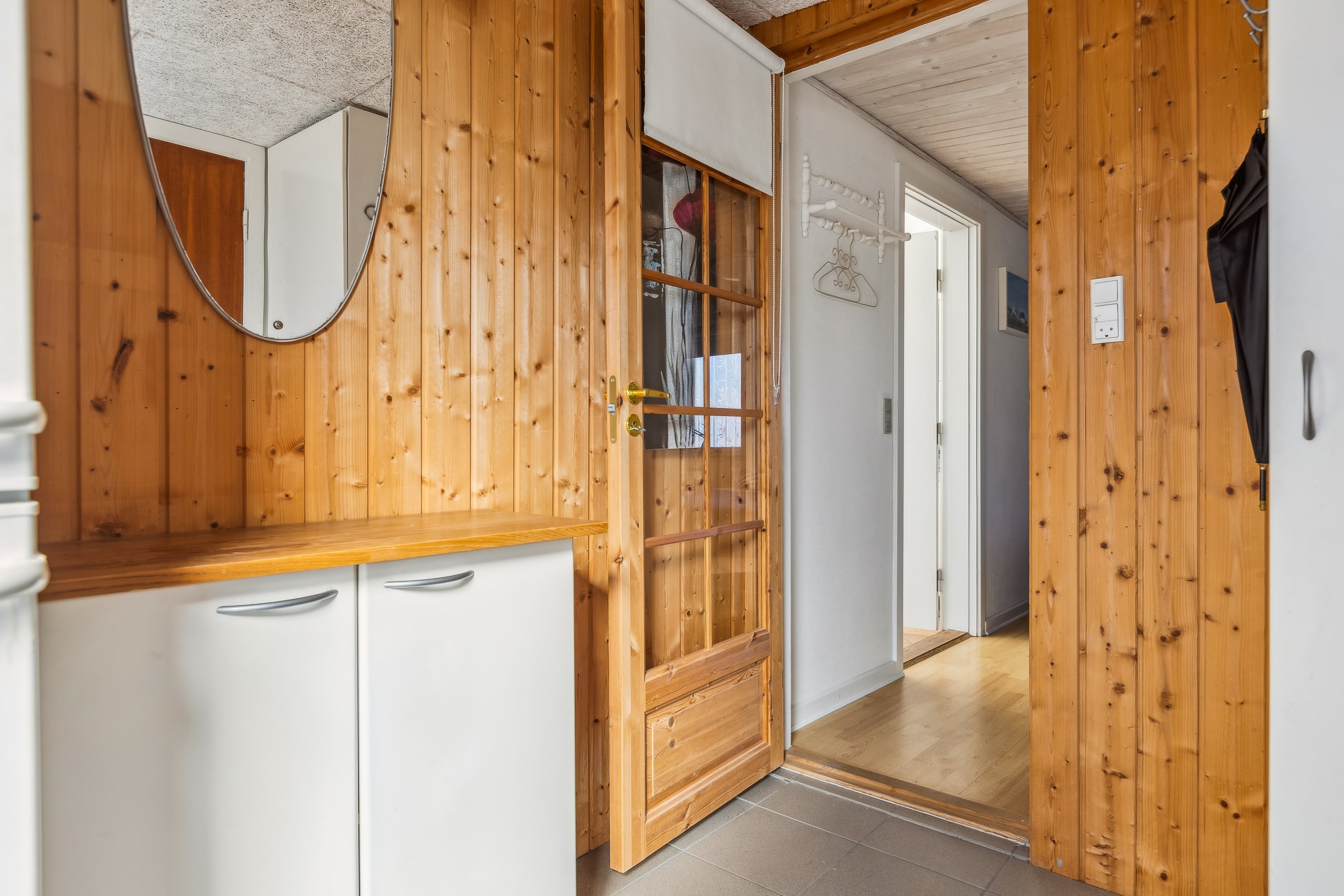 Fremhævet gang billede i fuldskærmstilstand. Billede af Rønnevænget 15, Tørresø Strand, 5450 Otterup