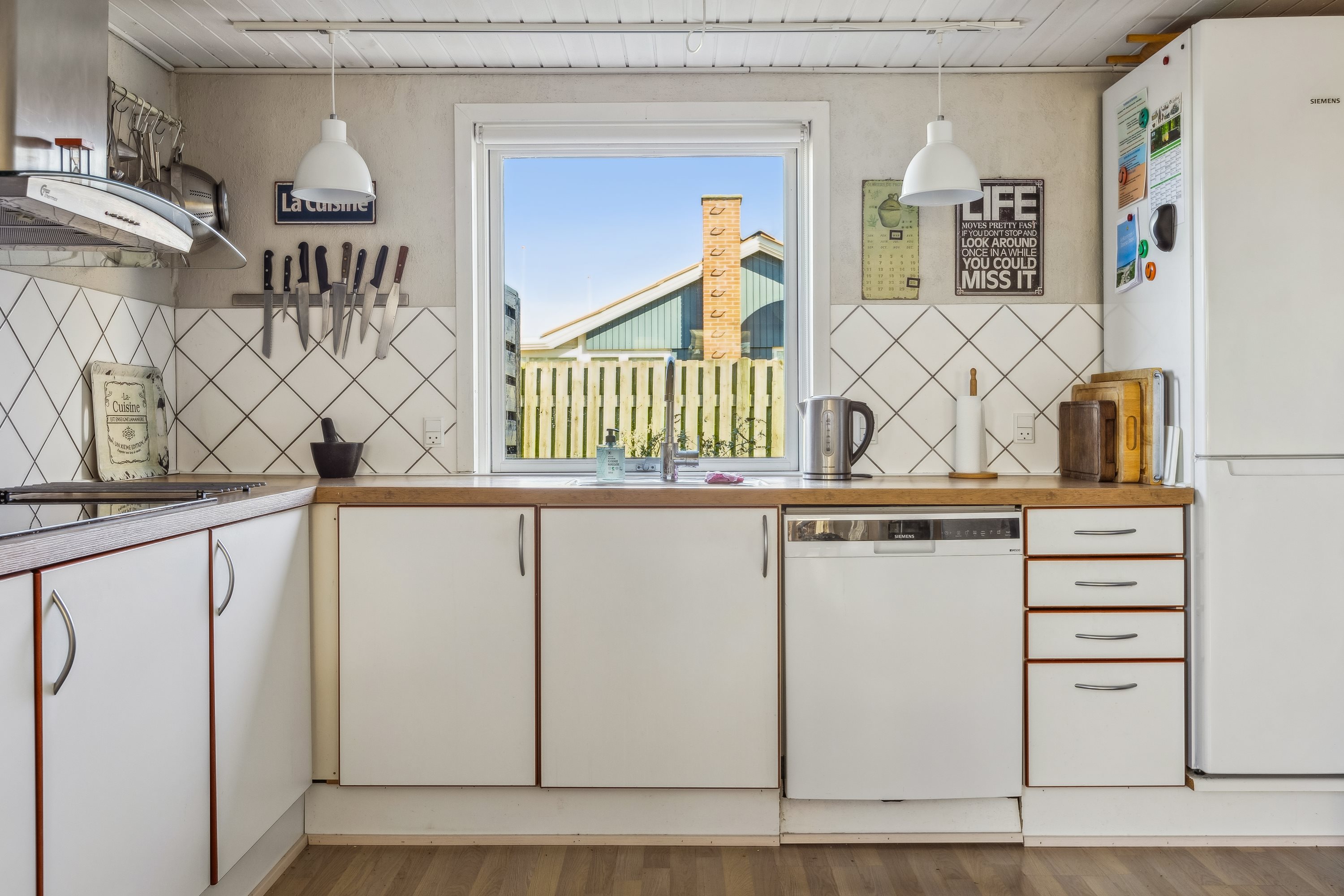 Fremhævet køkken billede i fuldskærmstilstand. Billede af Rønnevænget 15, Tørresø Strand, 5450 Otterup